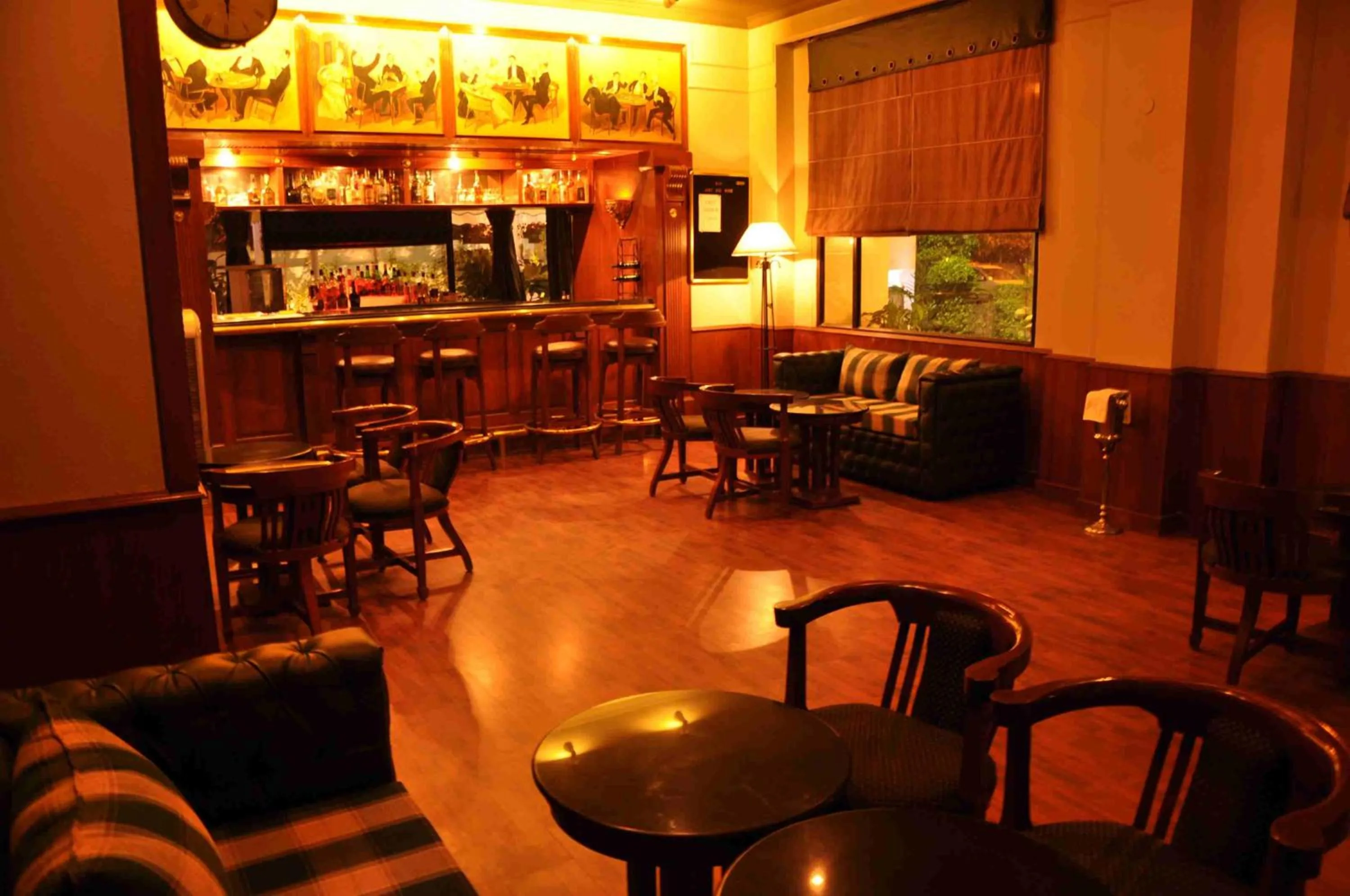 Restaurant/places to eat in Regent Park Hotel