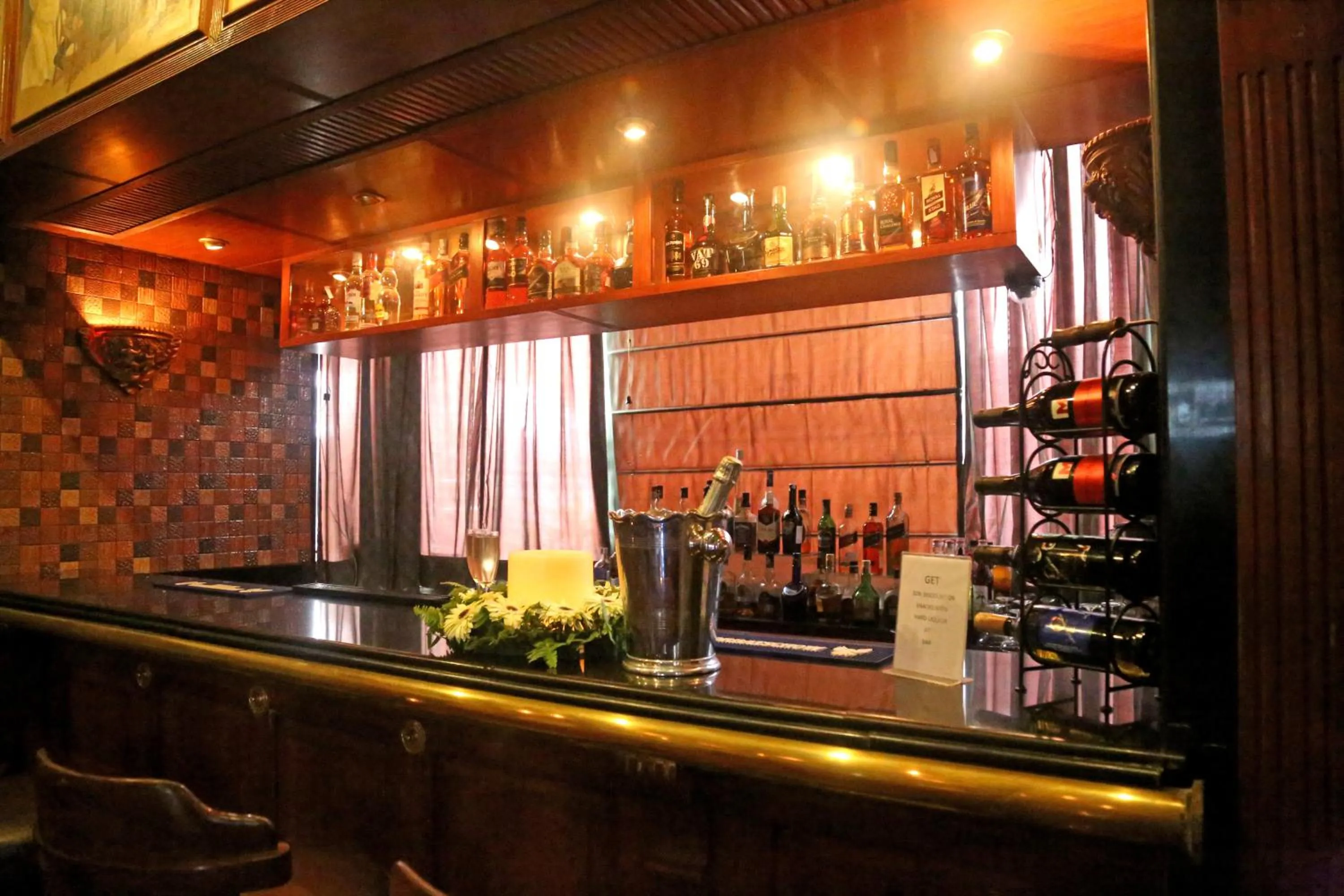 Restaurant/places to eat in Regent Park Hotel