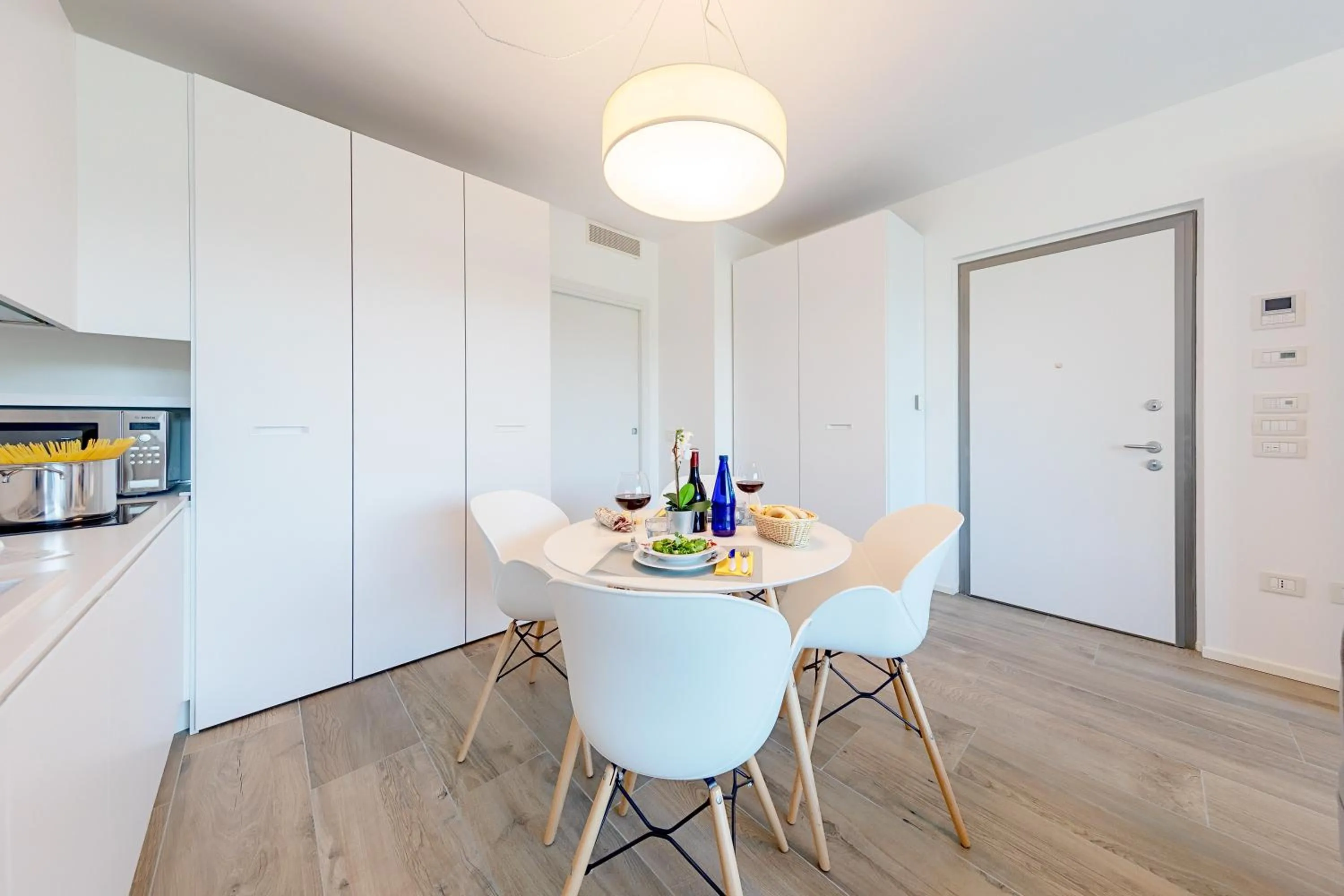 Dining area in Bristol Exclusive by Wonderful Italy