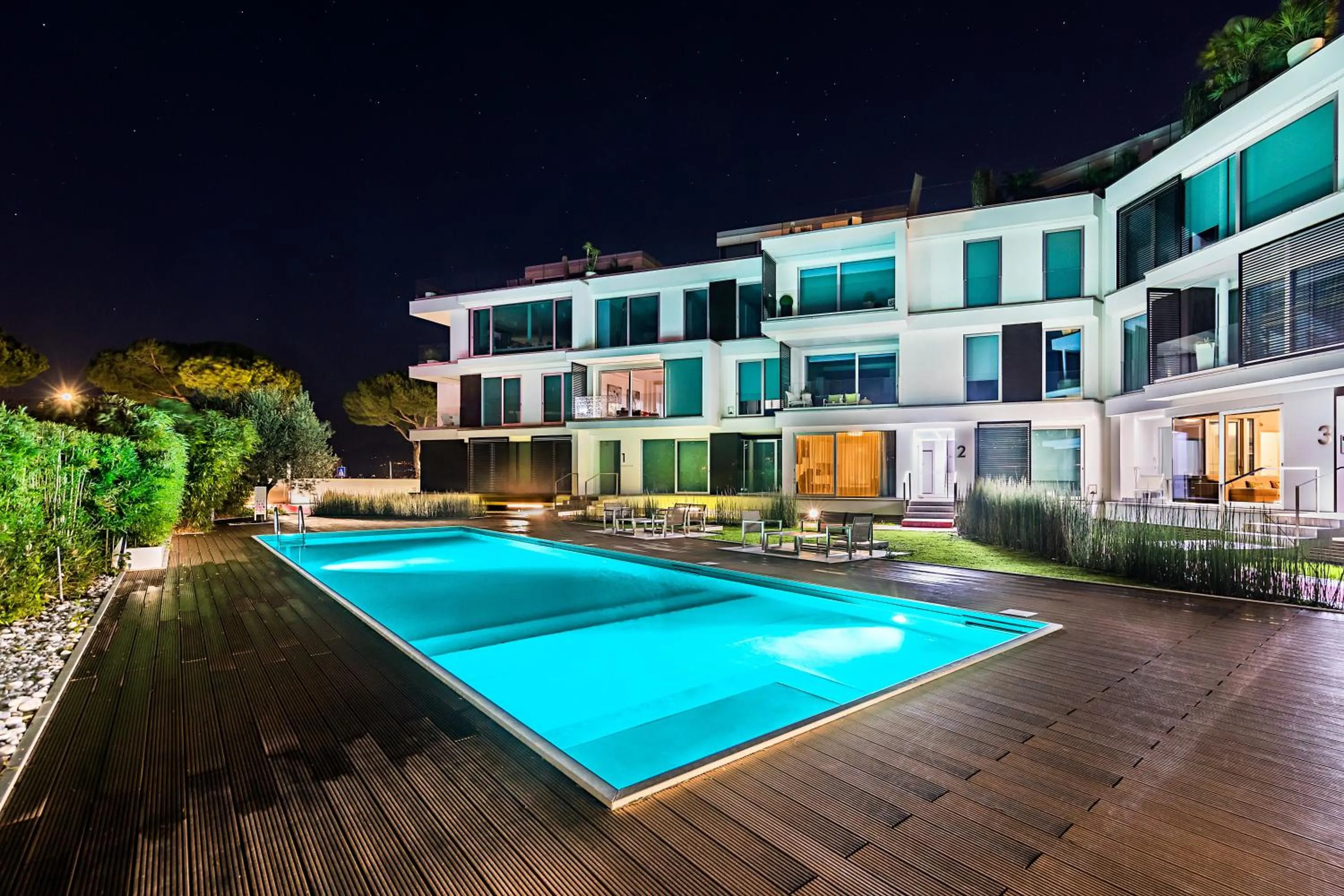 Swimming pool in Bristol Exclusive by Wonderful Italy