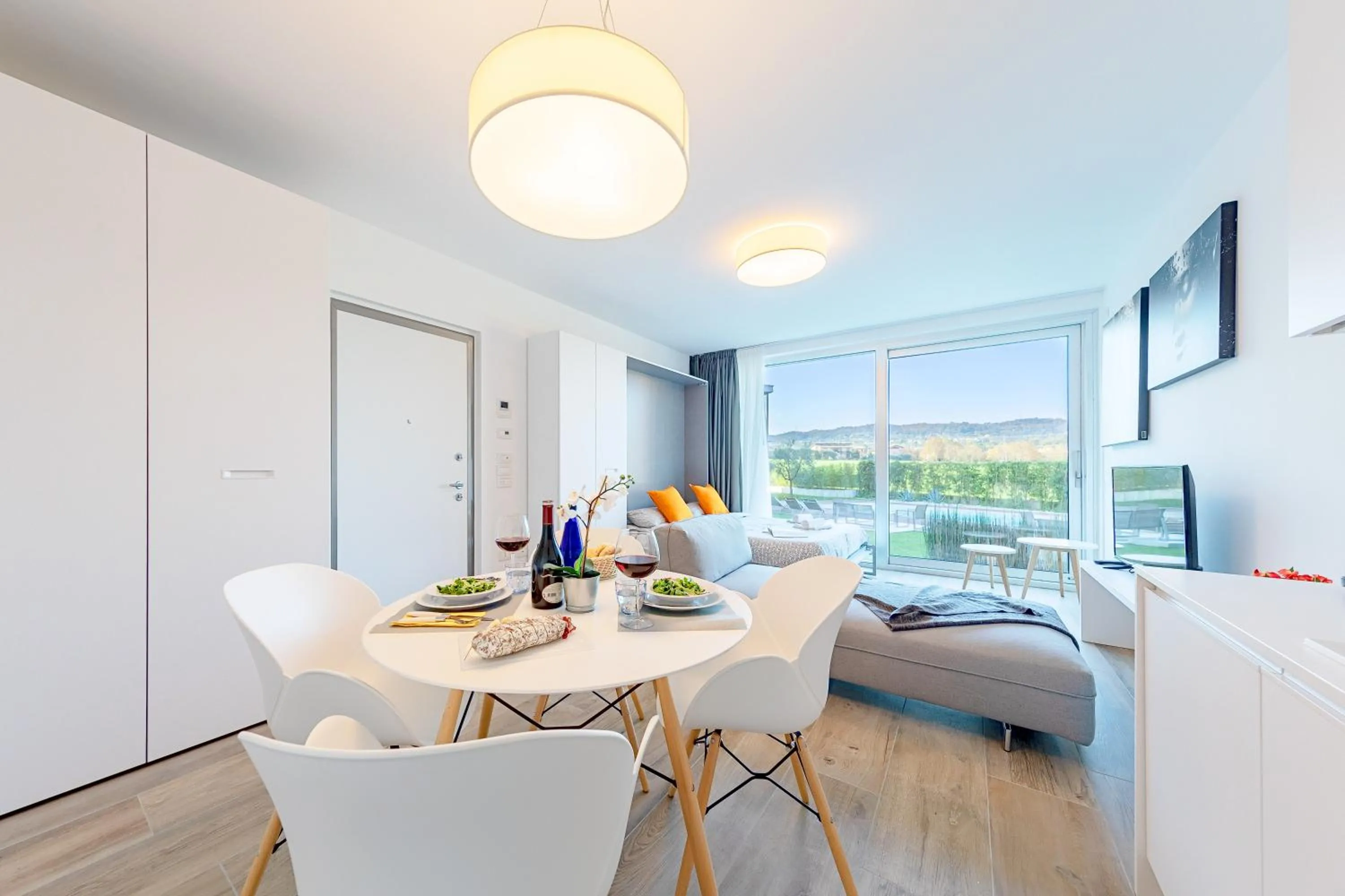 Dining area in Bristol Exclusive by Wonderful Italy