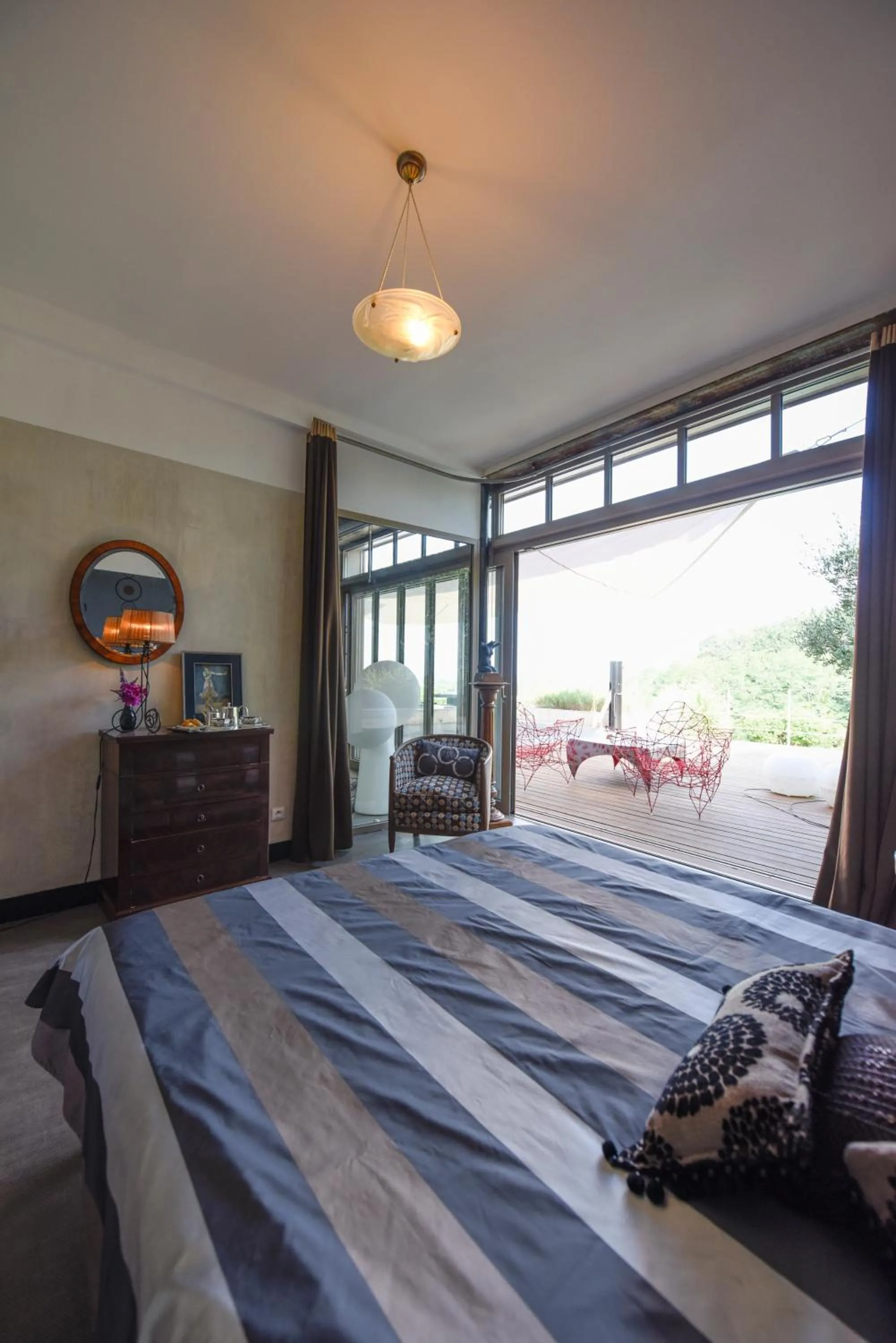 Photo of the whole room in Château Du Tasta