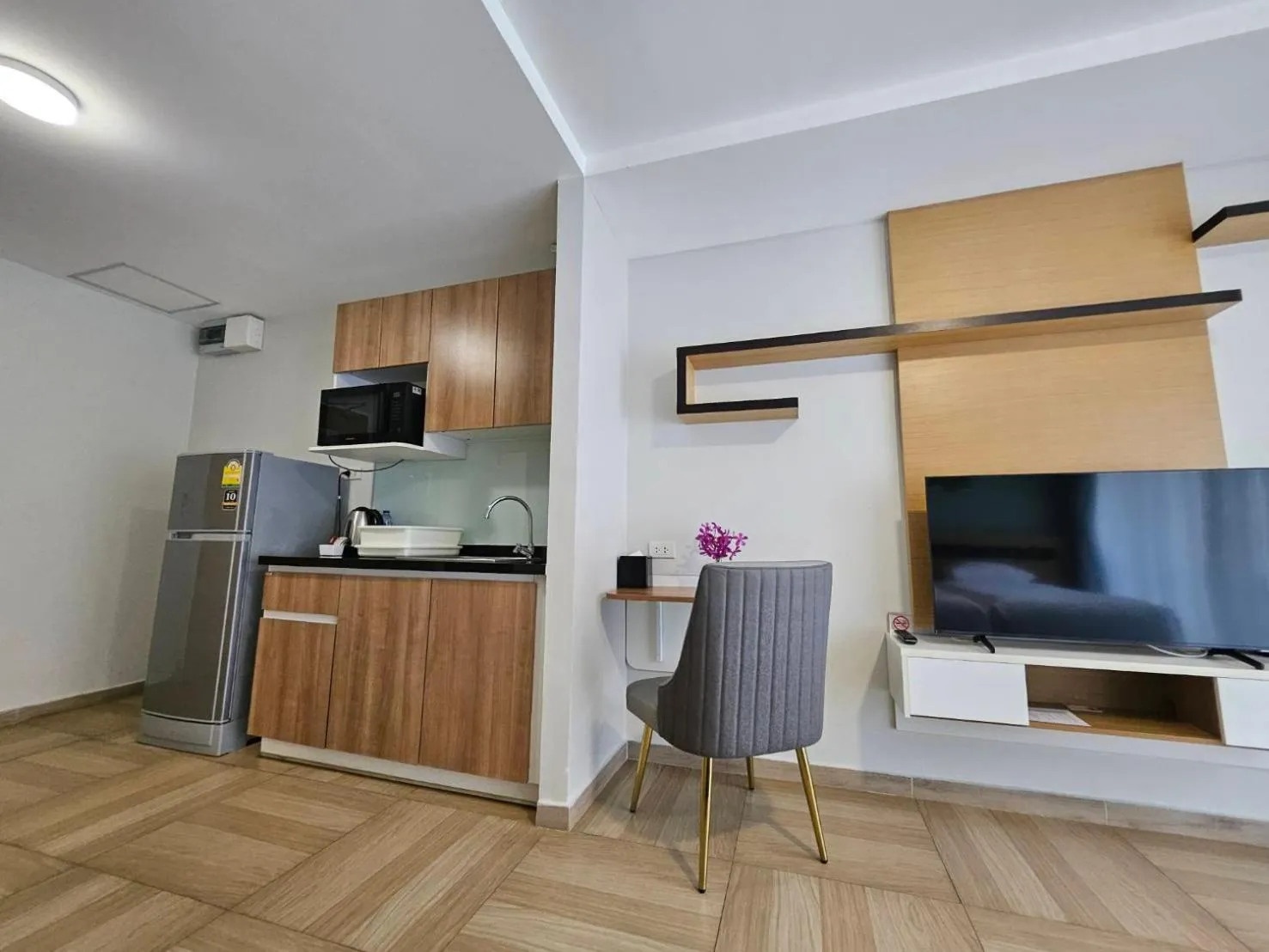 TV and multimedia in Chiva Bangkok Hotel