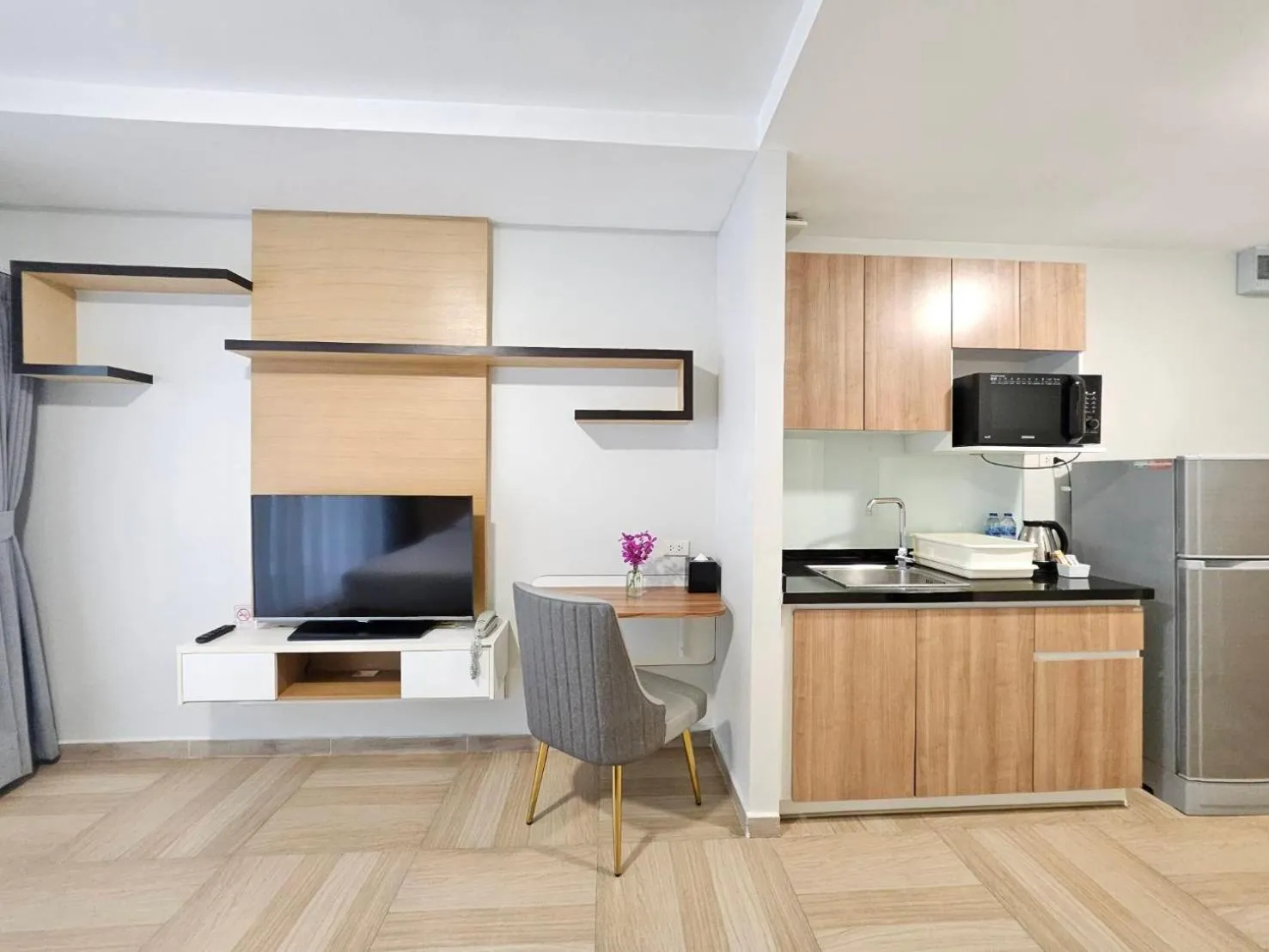 TV and multimedia in Chiva Bangkok Hotel