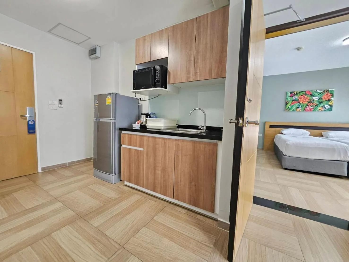 Kitchen or kitchenette, Bed in Chiva Bangkok Hotel