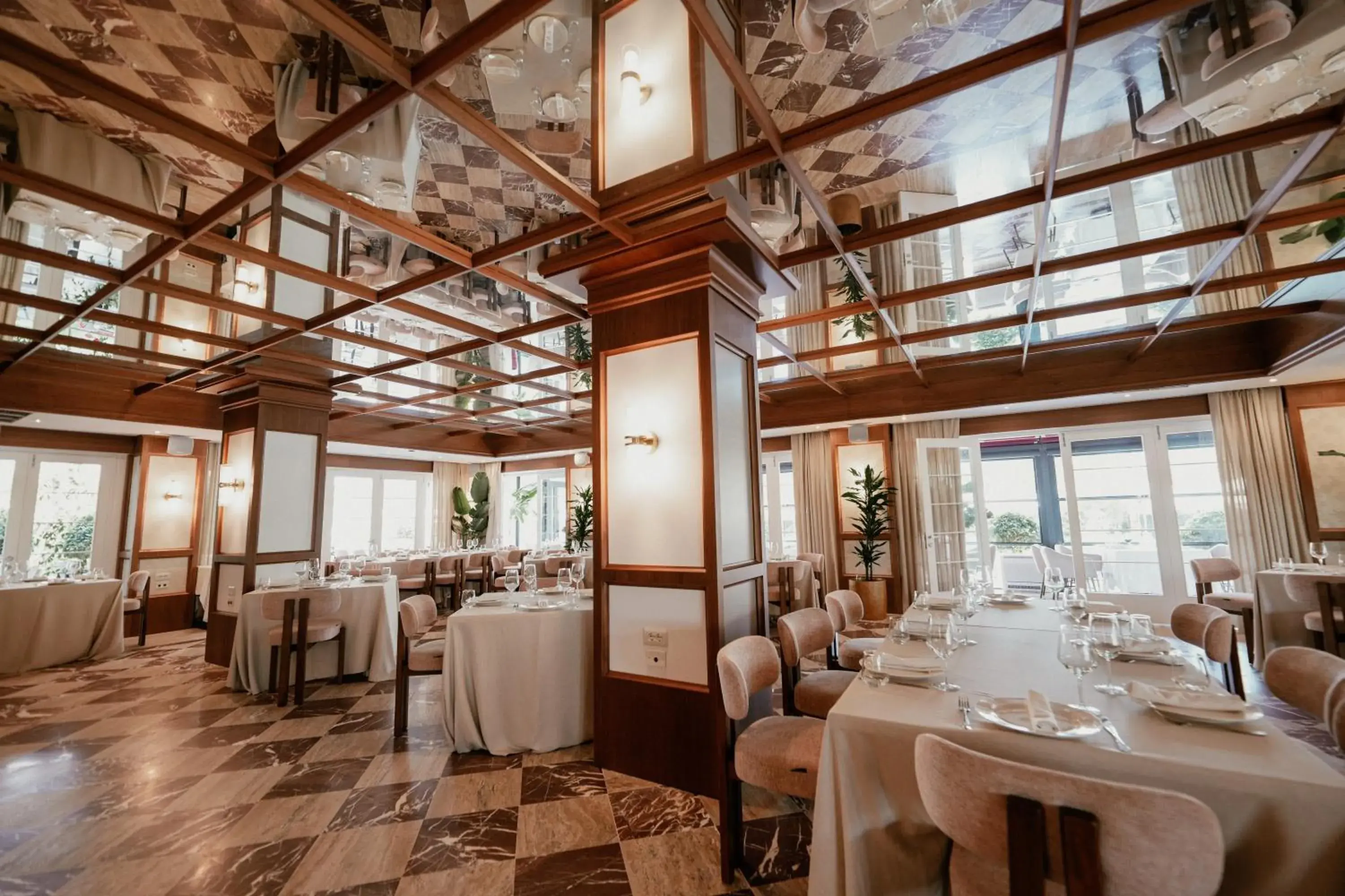 Restaurant/places to eat in Flower Hotels & Resorts Restaurant/places to eat in Flower Hotels & Resorts