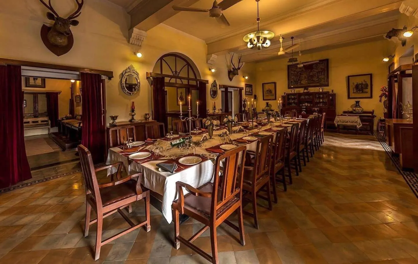 Restaurant/places to eat in Bhanwar Vilas Palace