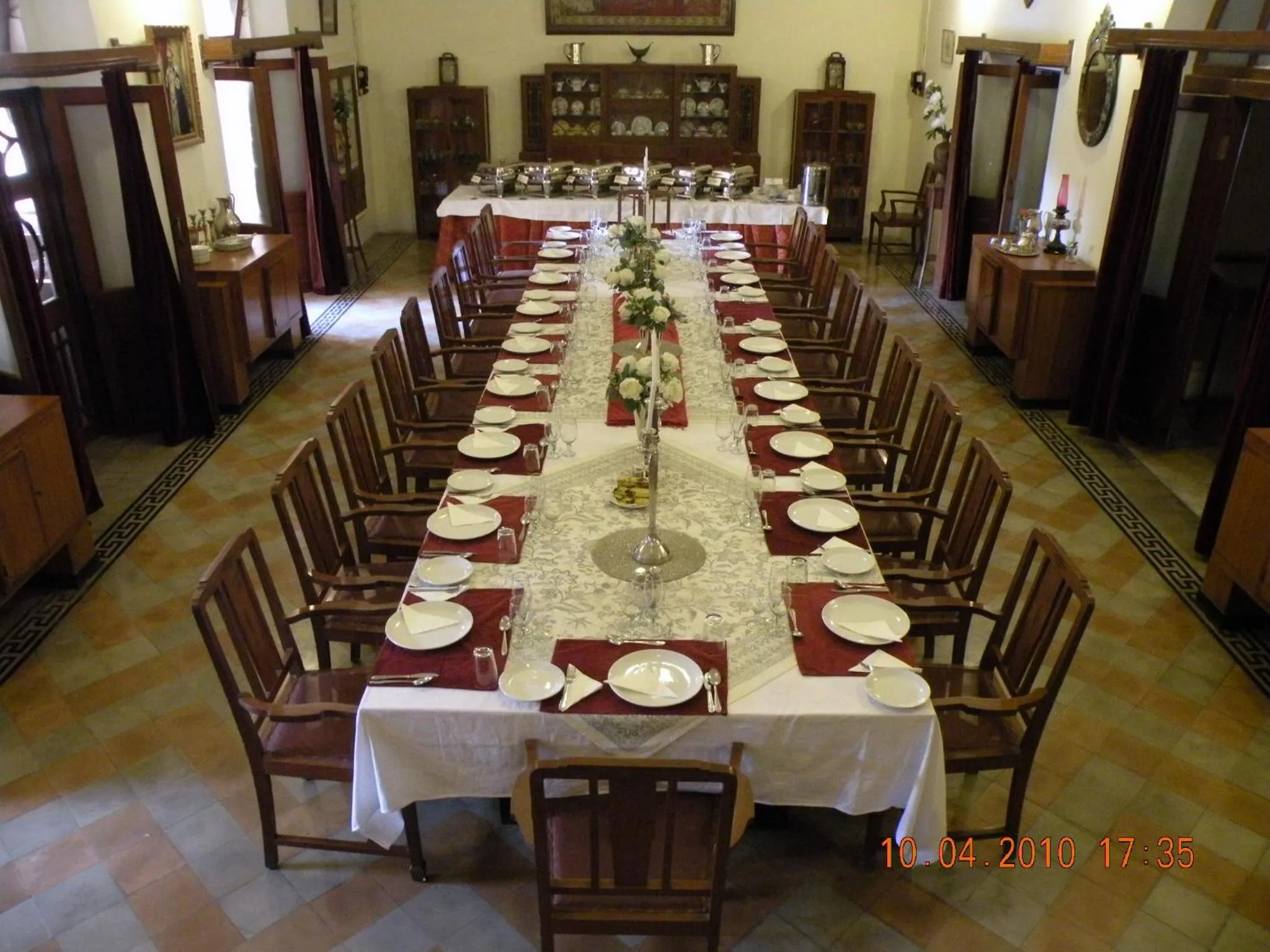 Restaurant/places to eat in Bhanwar Vilas Palace