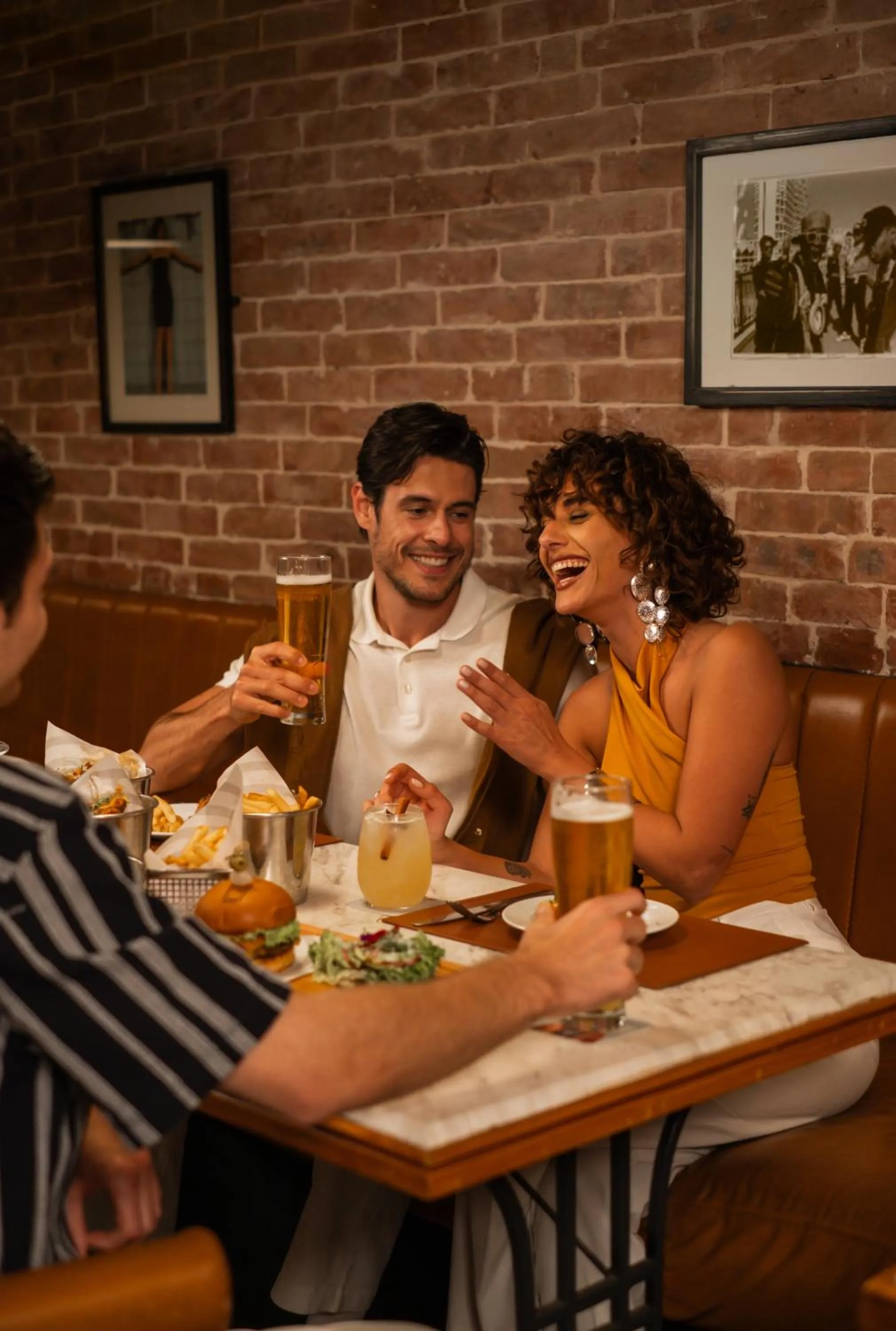 Restaurant/places to eat in Captain's Inn Hotel