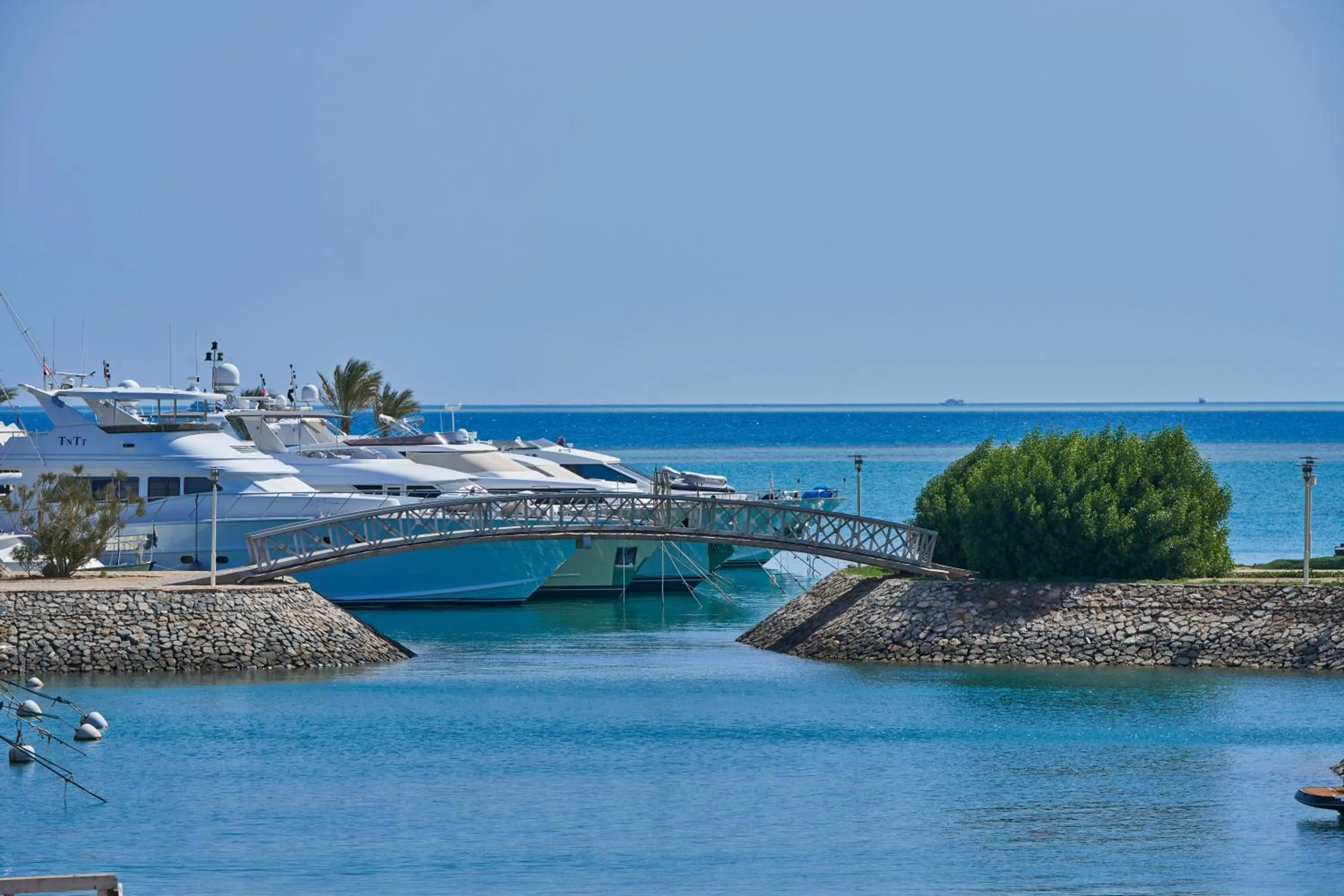 Lake view in Captain's Inn Hotel