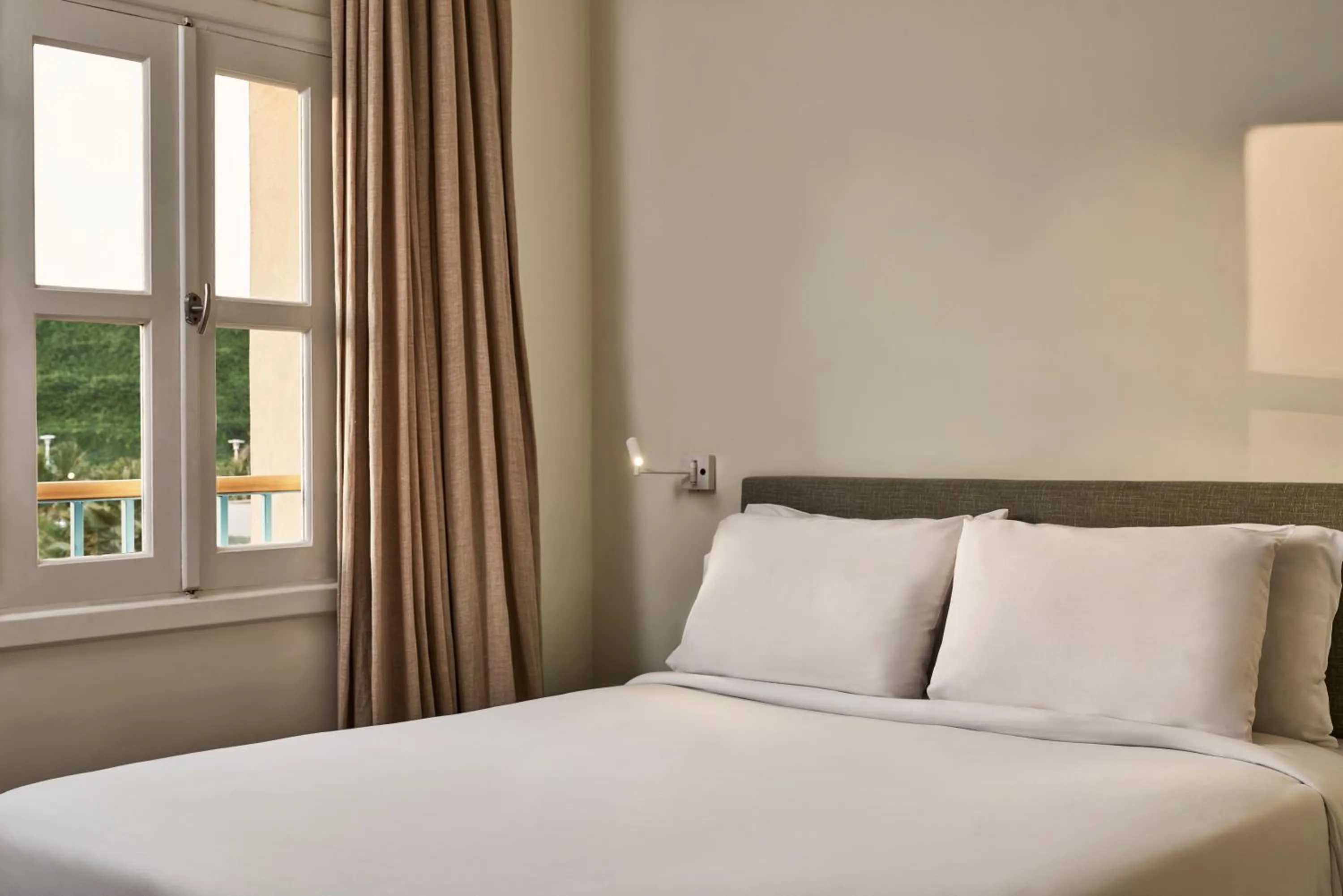 View (from property/room), Bed in Captain's Inn Hotel