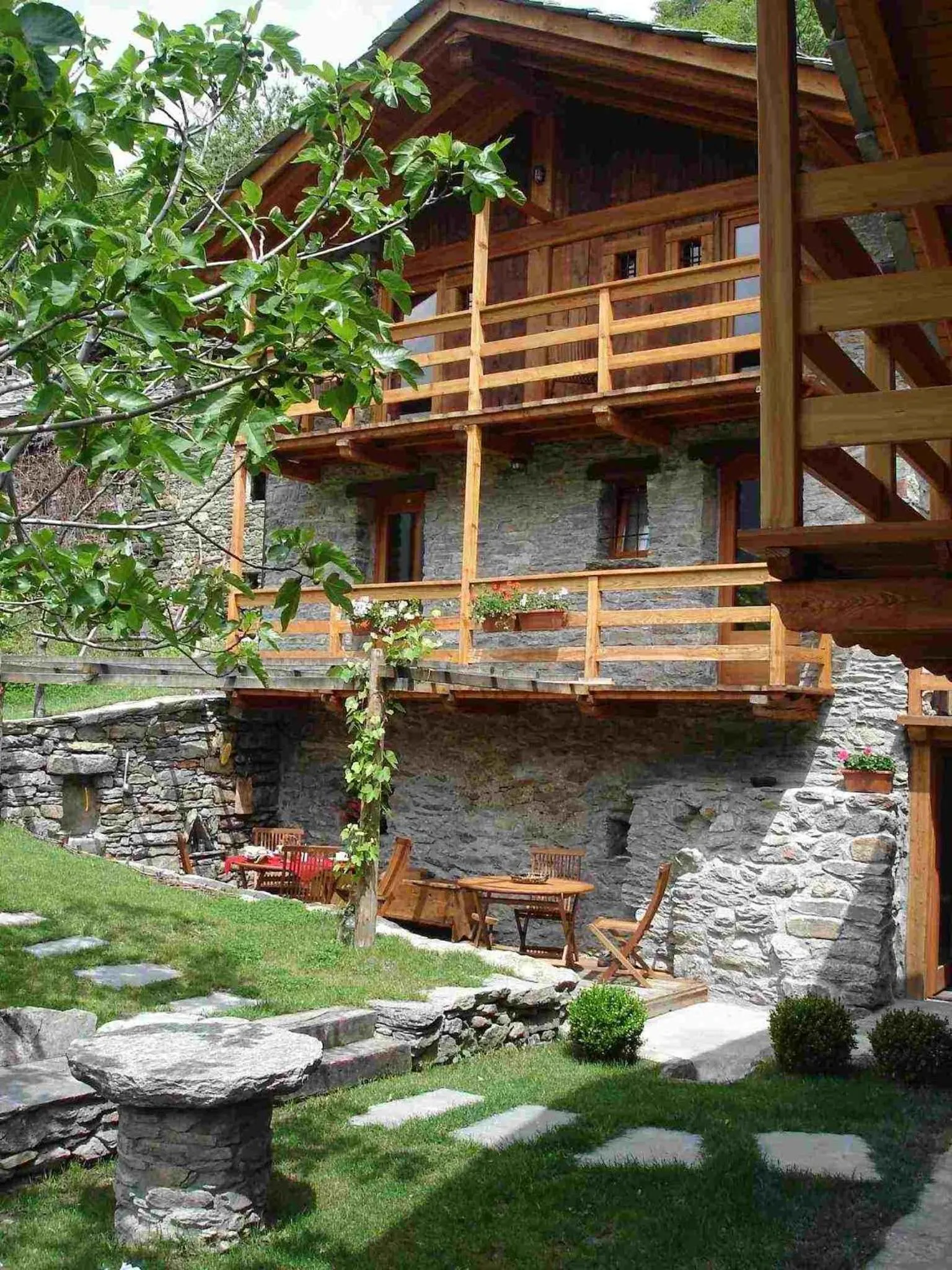 Garden view in Maison de Noé