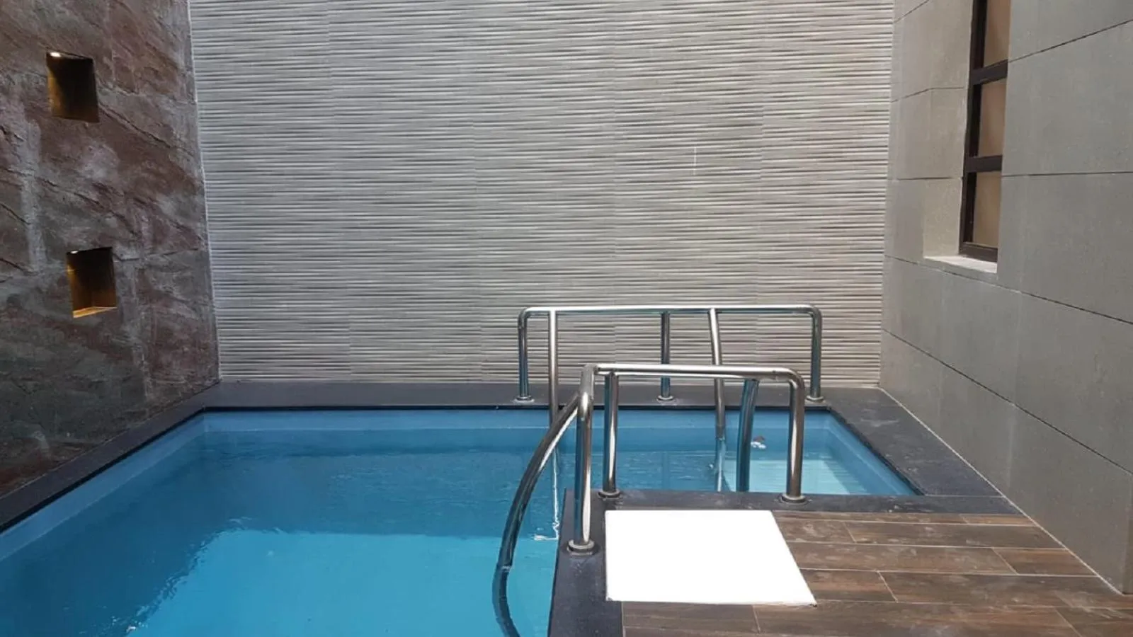 Swimming pool in Broad Bean Resort & Spa