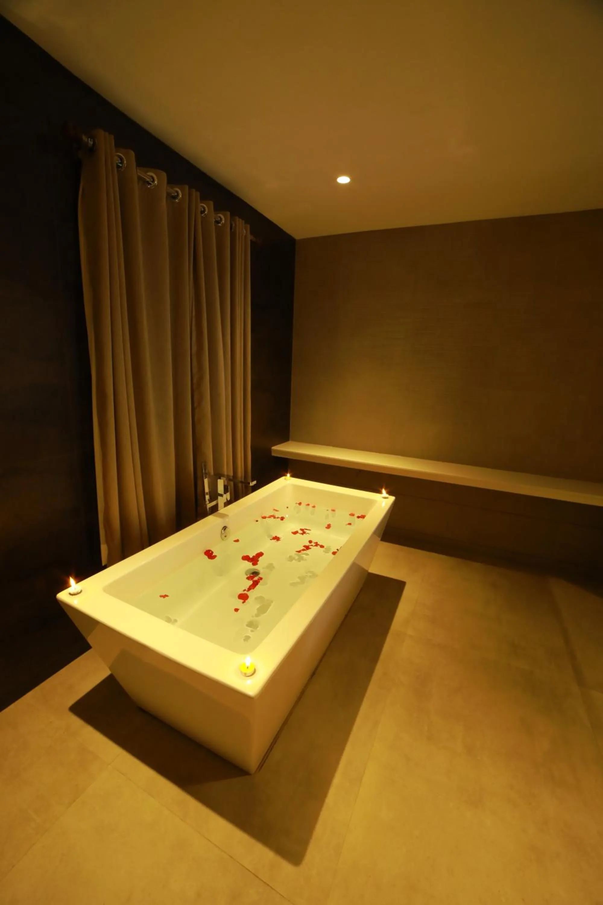 Bath in Broad Bean Resort & Spa