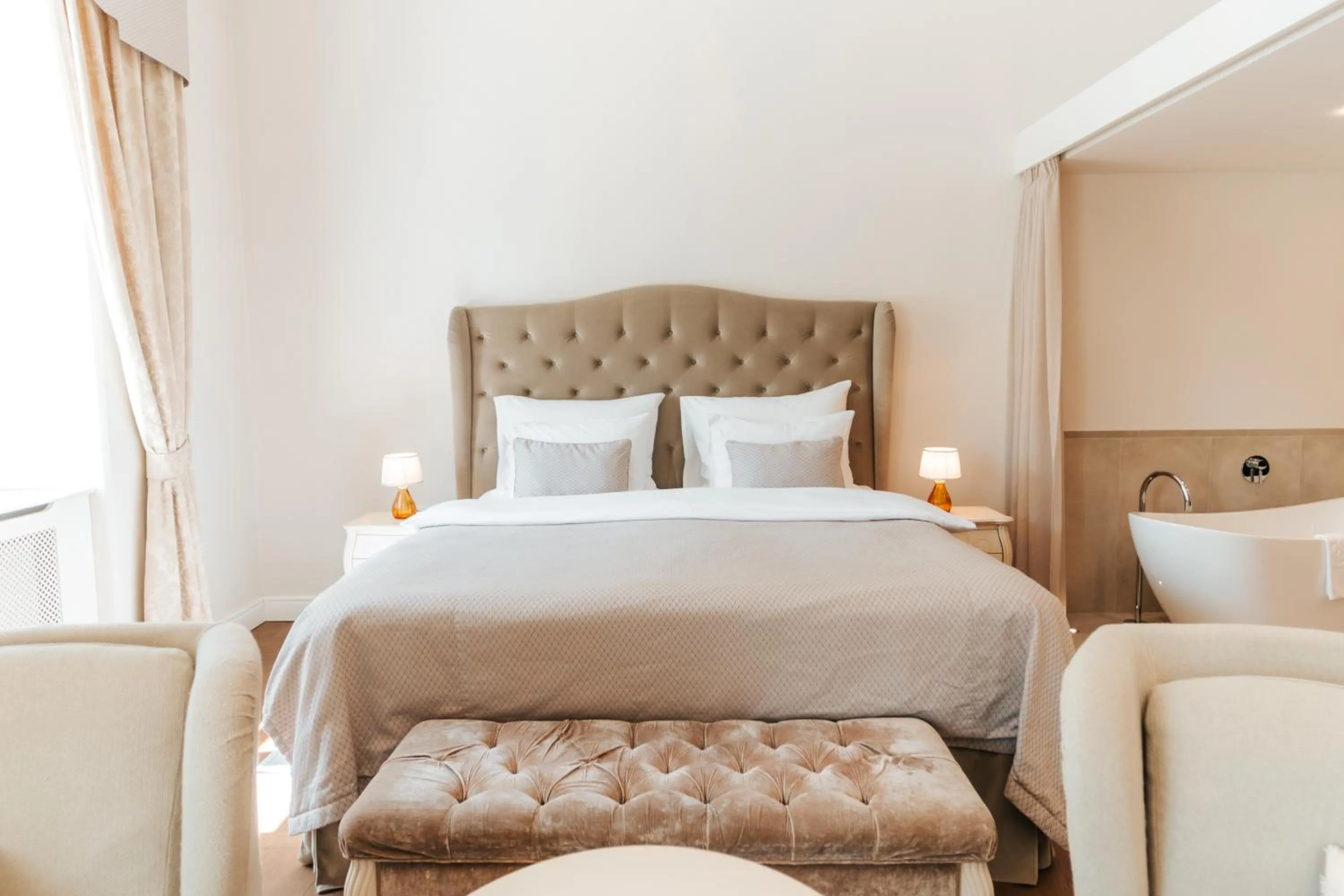 Property building, Bed in Hotel Château Gbeľany