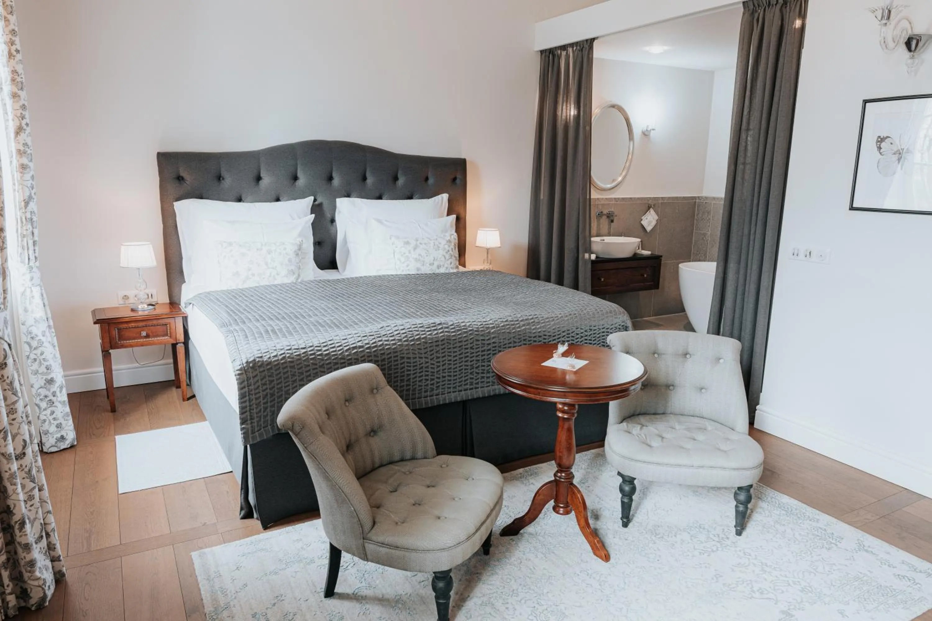 Property building, Bed in Hotel Château Gbeľany