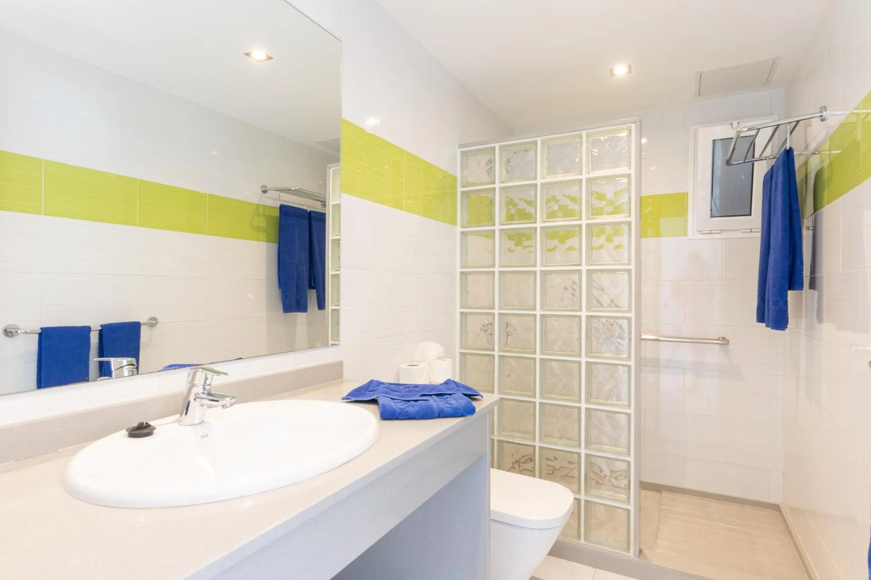 Bathroom in Vista Mar Apartamentos