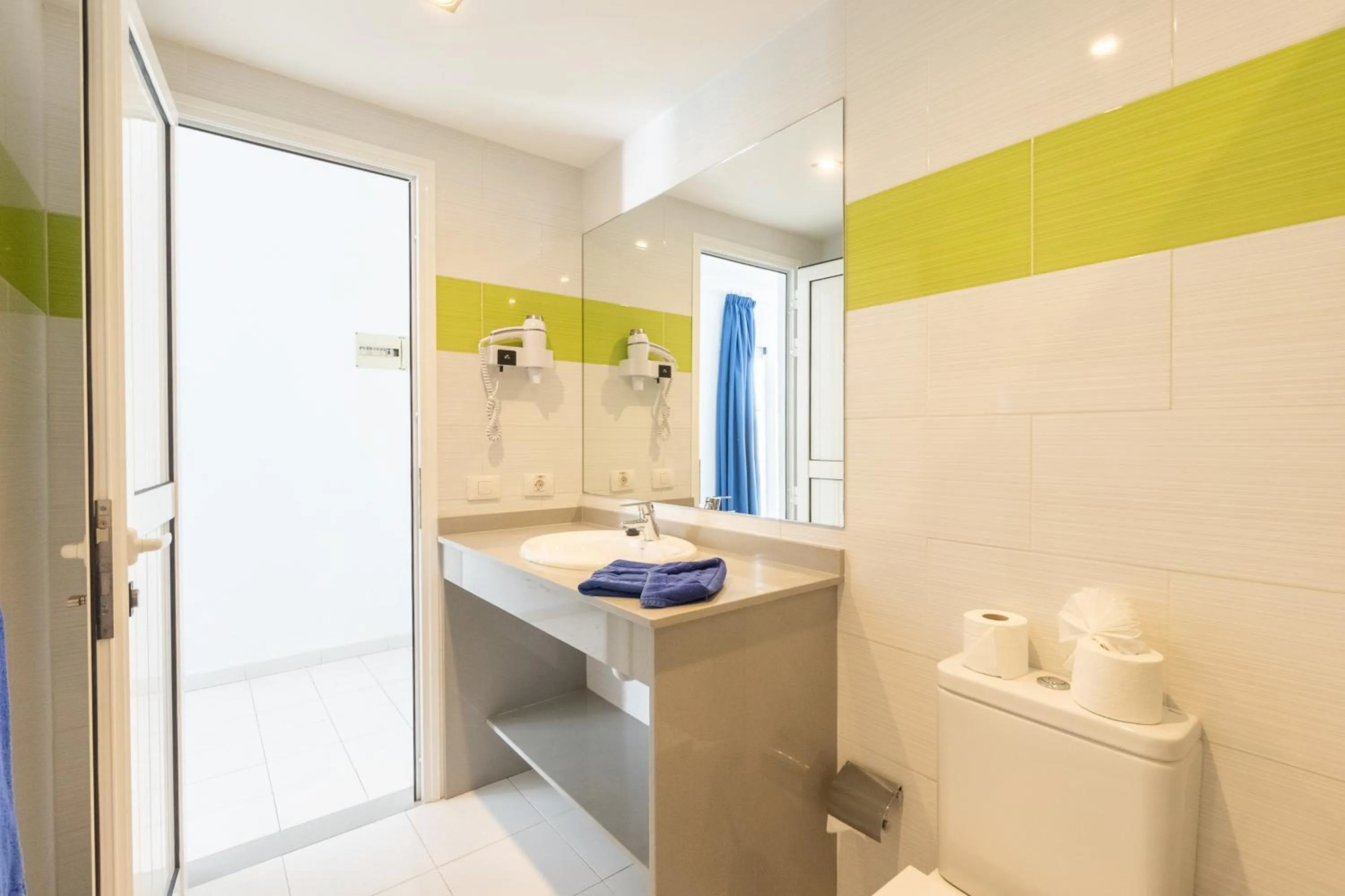 Shower in Vista Mar Apartamentos