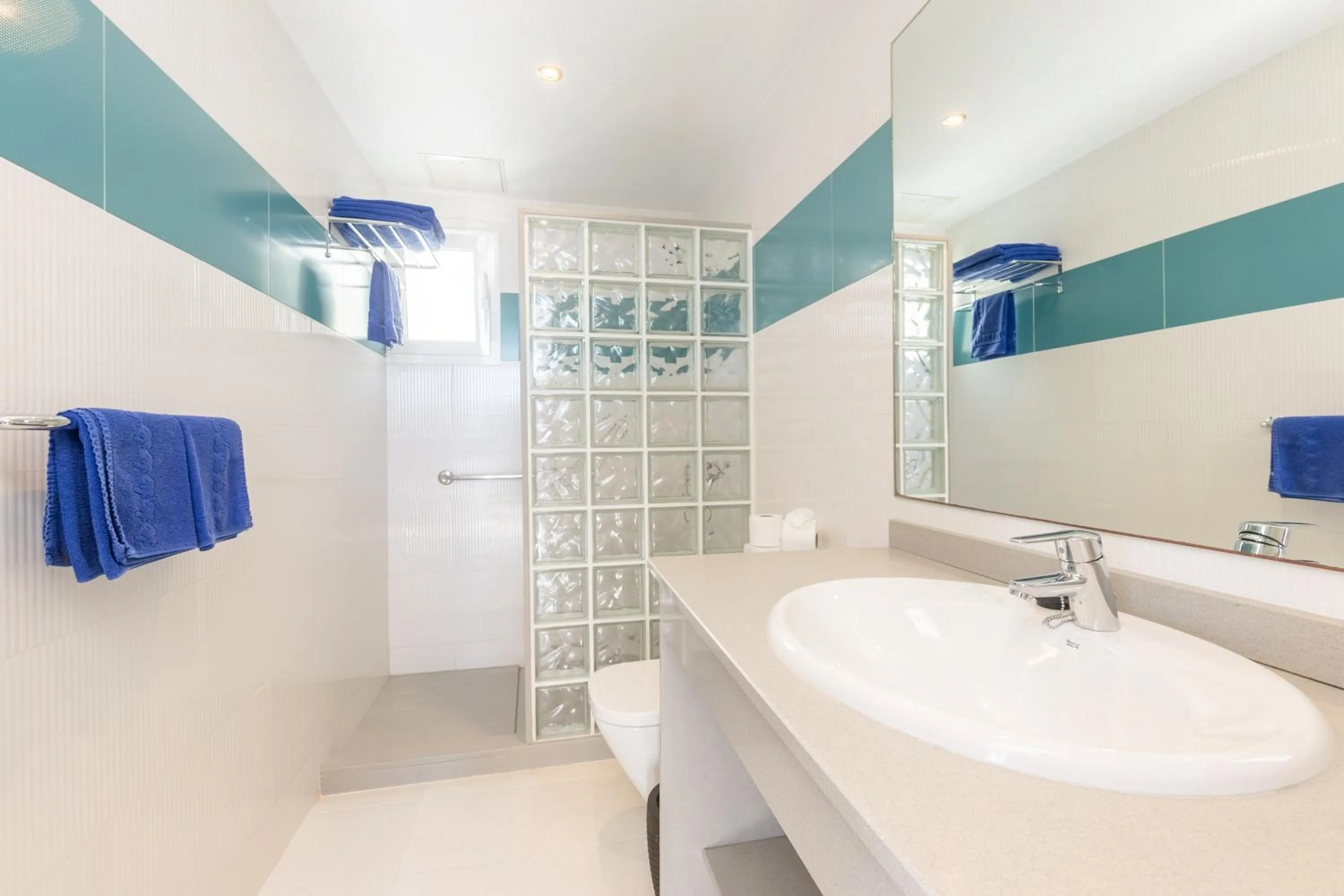 Bathroom in Vista Mar Apartamentos