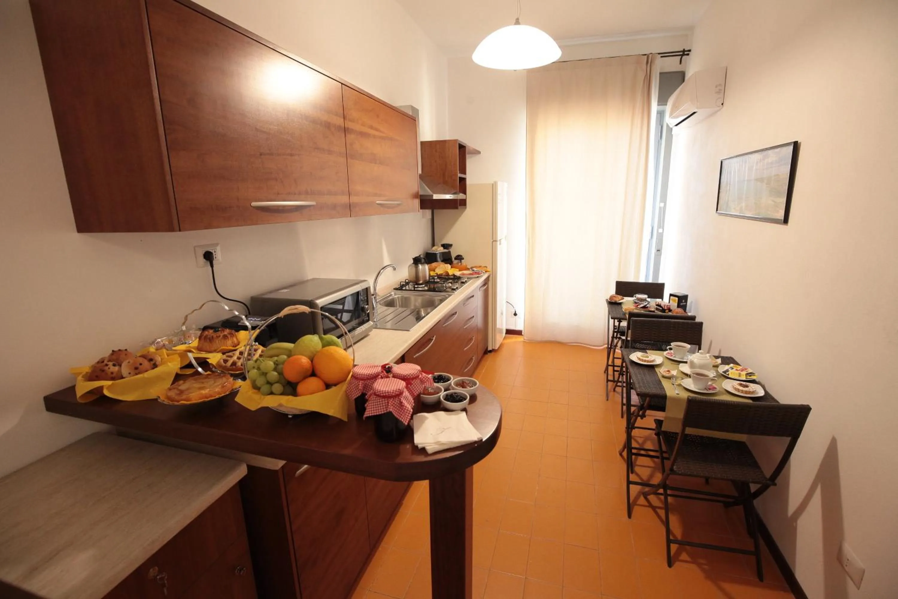 Communal kitchen in B&B Tarì