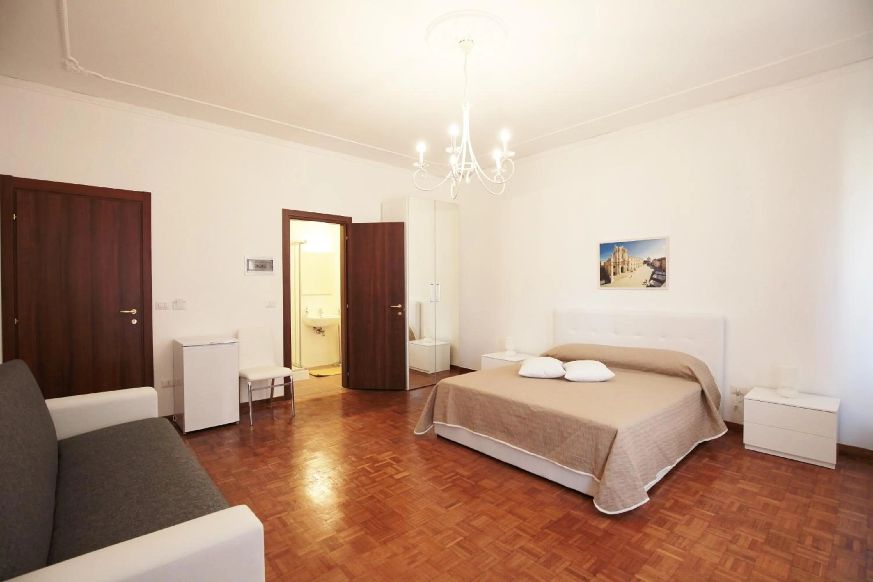 Property building, Bed in B&B Tarì
