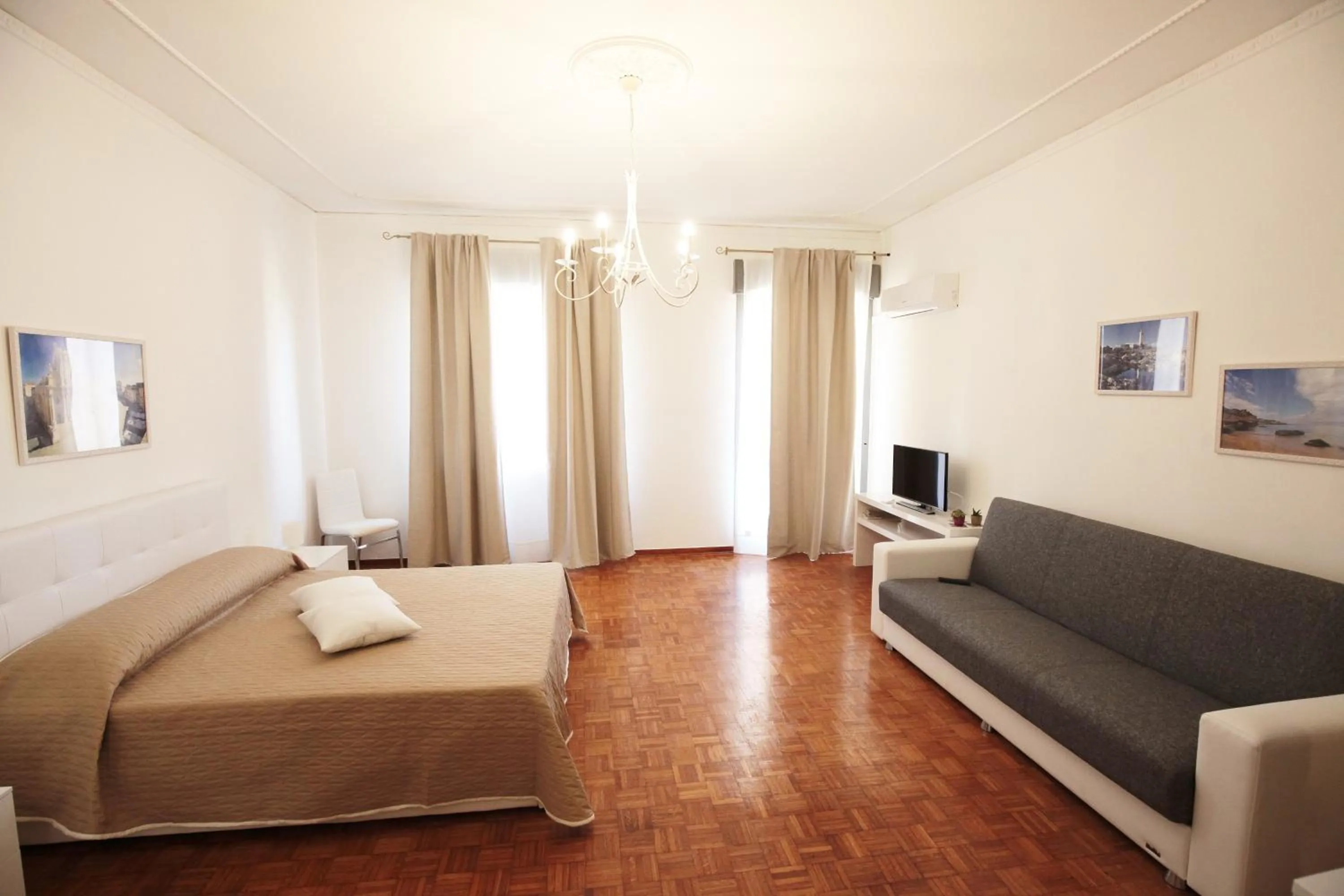 Property building, Bed in B&B Tarì