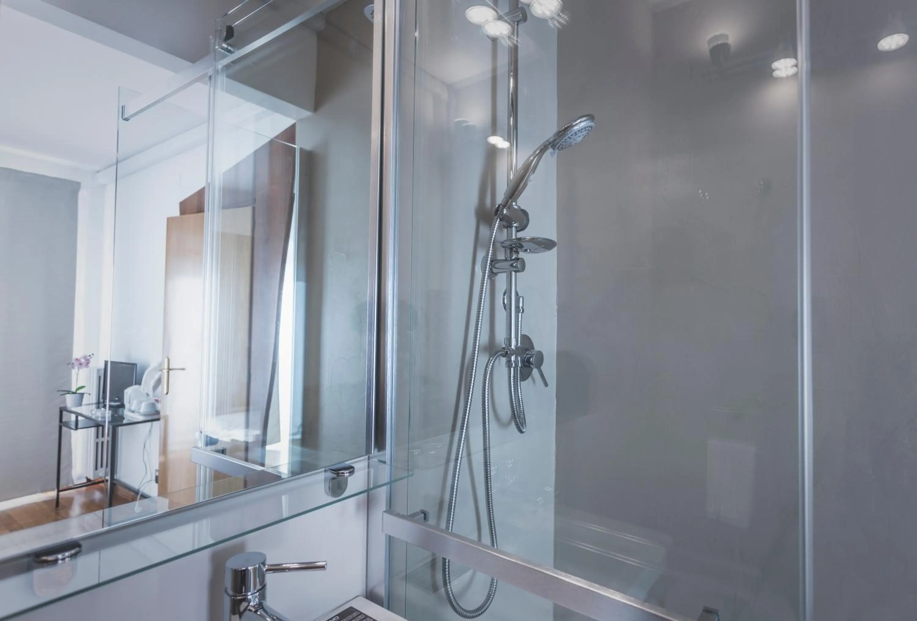 Shower in B&B Le 3 Stelle