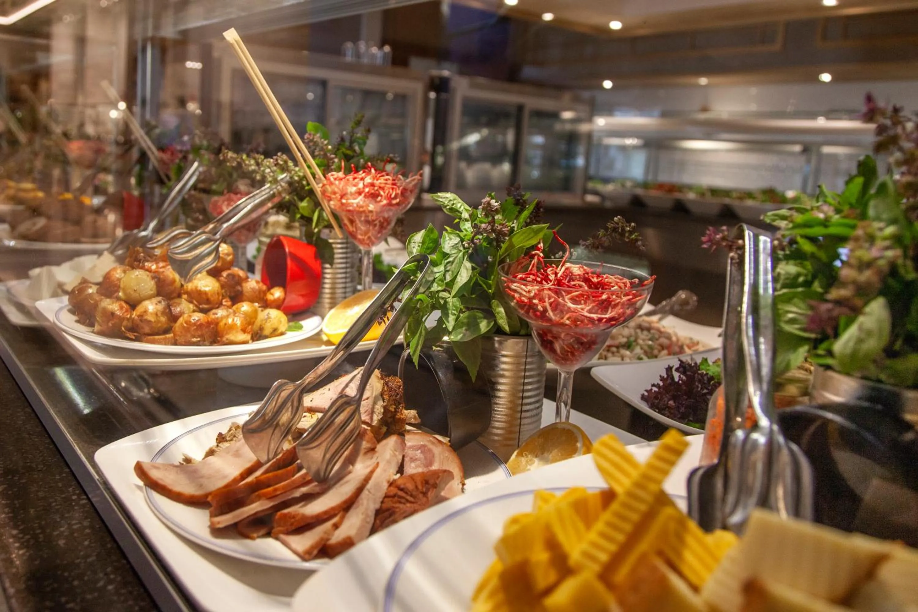 Restaurant/places to eat in Haydarpasha Palace Hotel