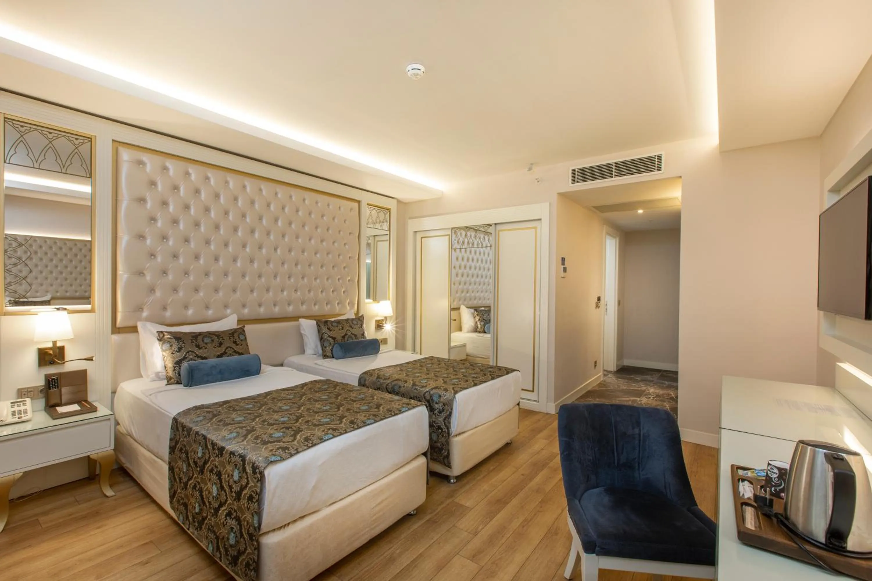 Photo of the whole room, Bed in Haydarpasha Palace Hotel