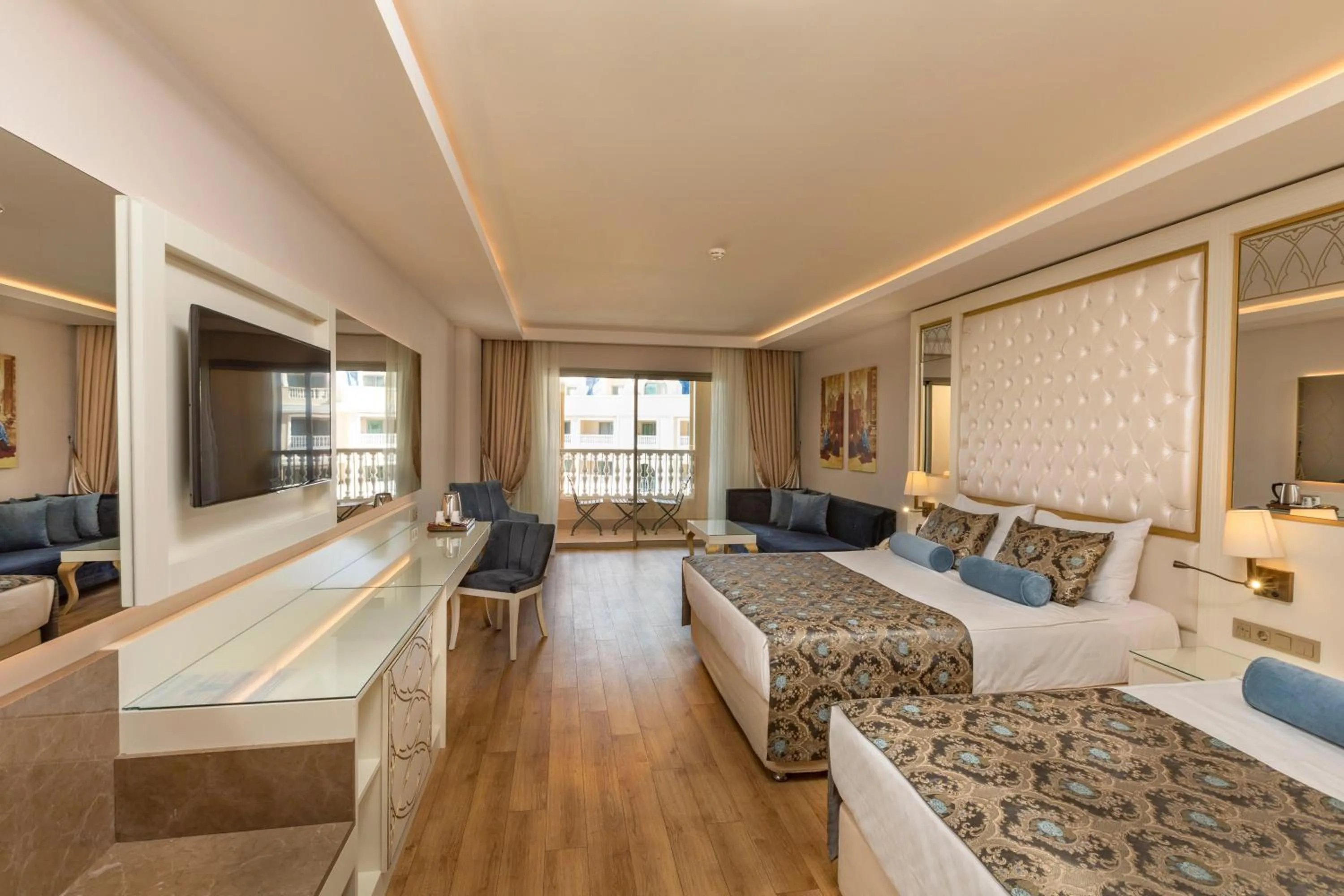 Photo of the whole room, Bed in Haydarpasha Palace Hotel