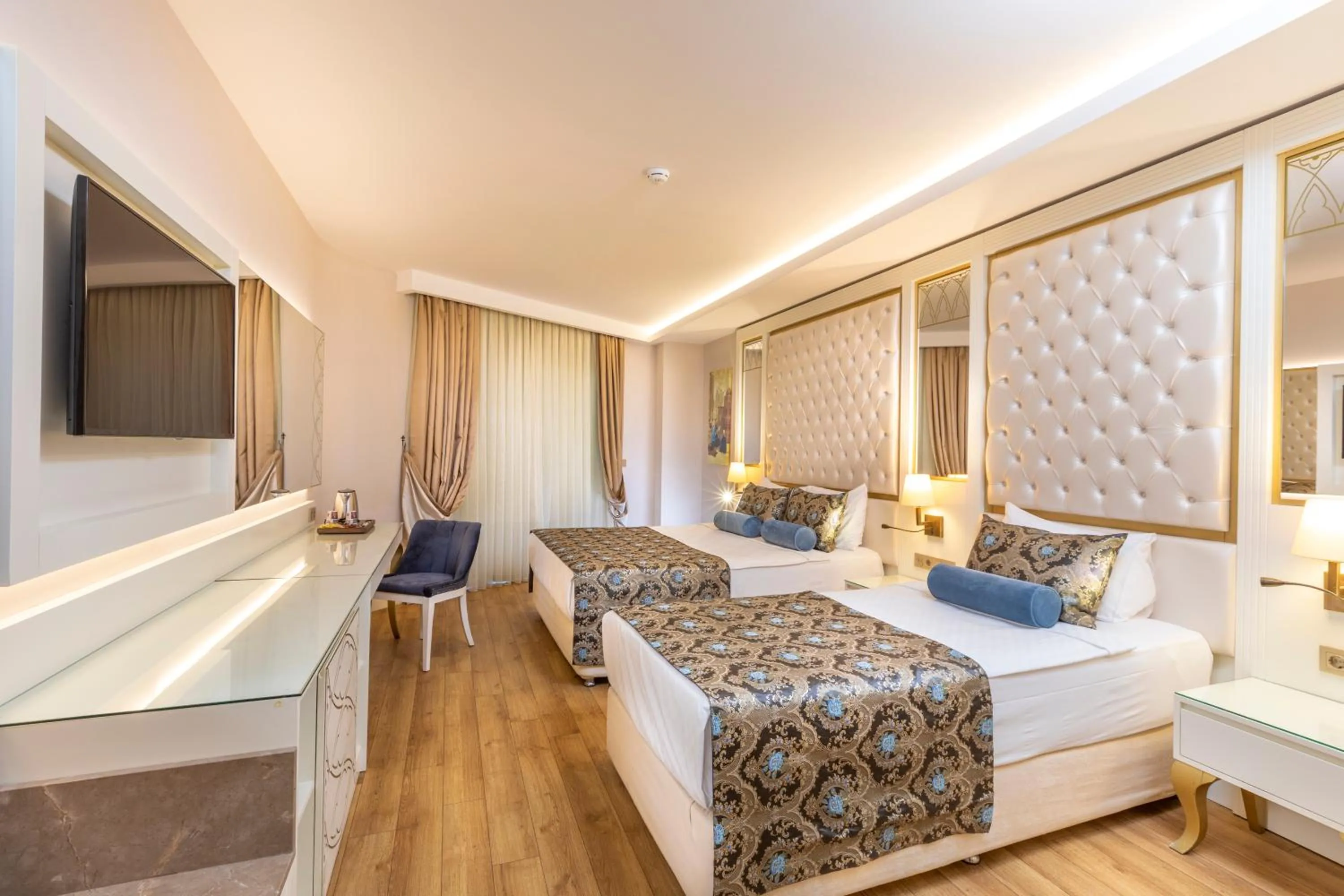 Photo of the whole room, Bed in Haydarpasha Palace Hotel