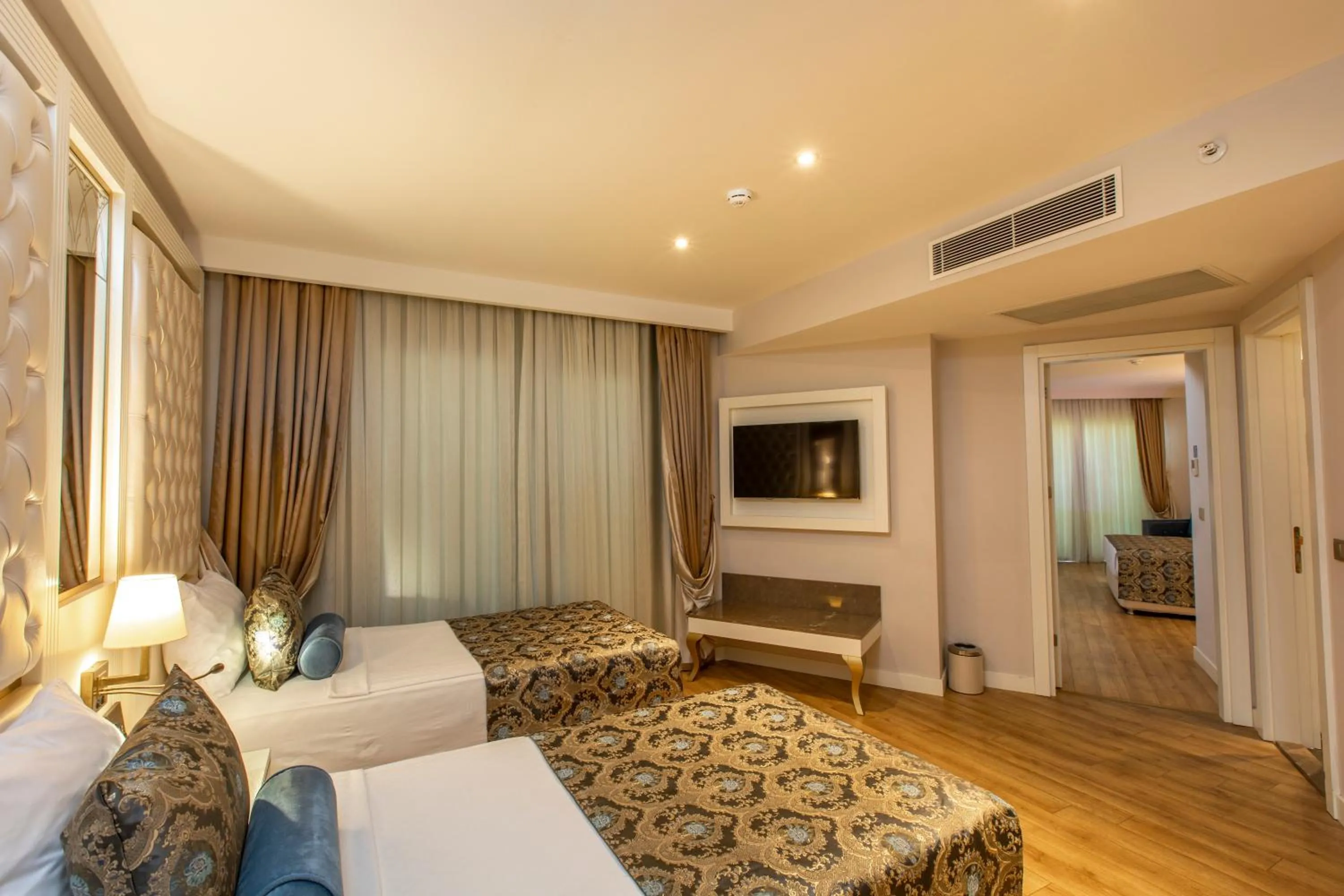 Photo of the whole room, Bed in Haydarpasha Palace Hotel