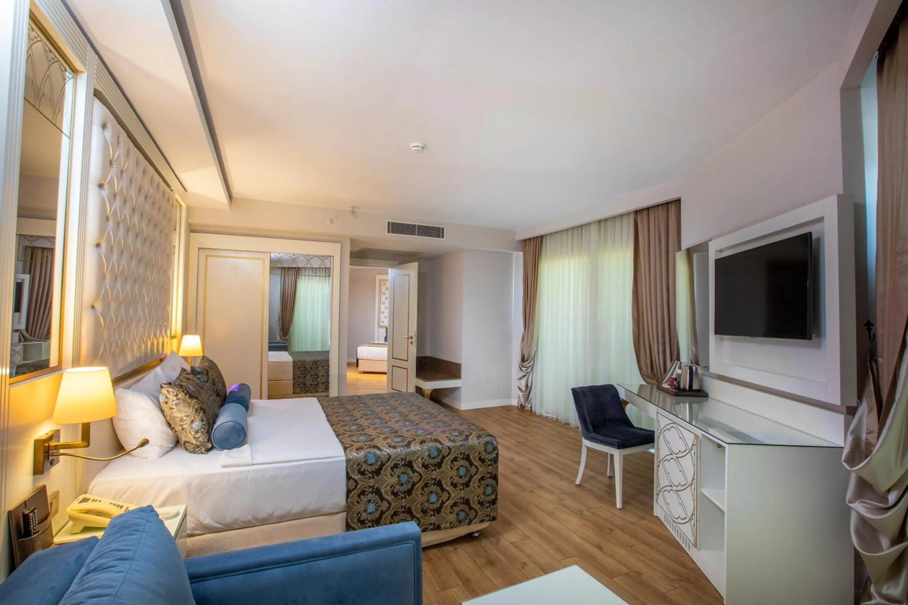 Photo of the whole room, Bed in Haydarpasha Palace Hotel