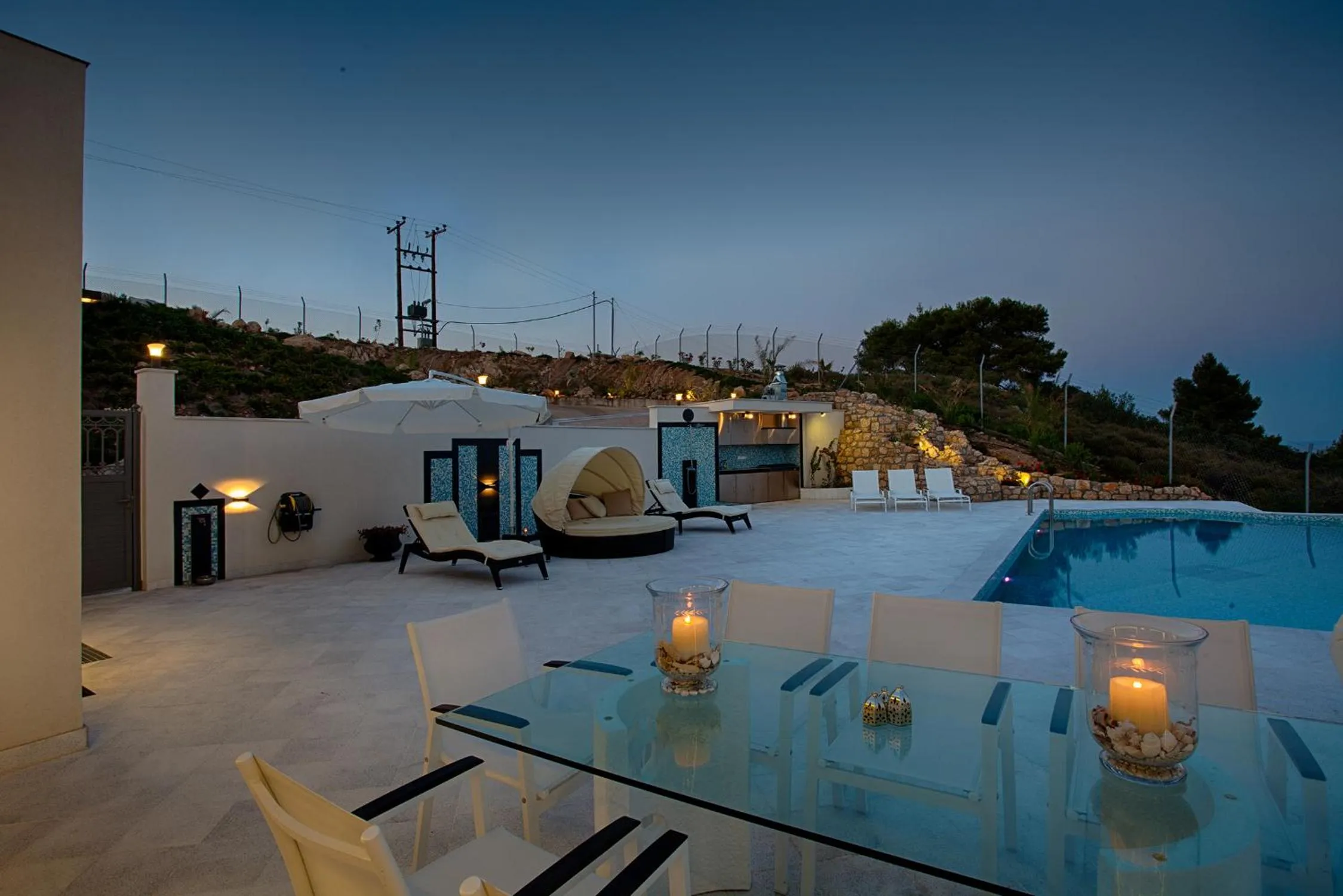 Night in Villa White Pearl