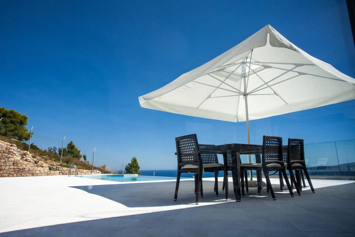 Day in Villa White Pearl