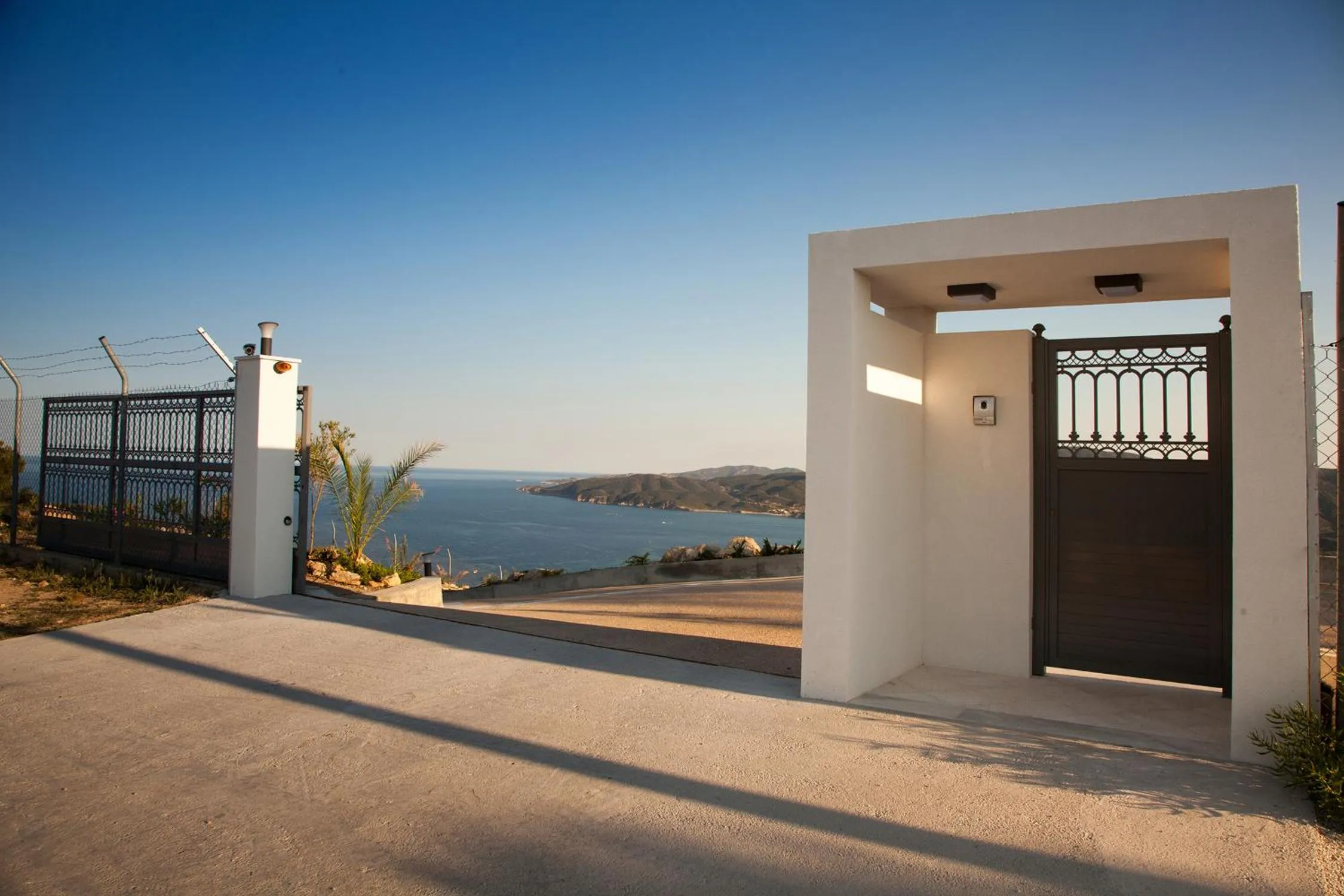 Facade/entrance in Villa White Pearl
