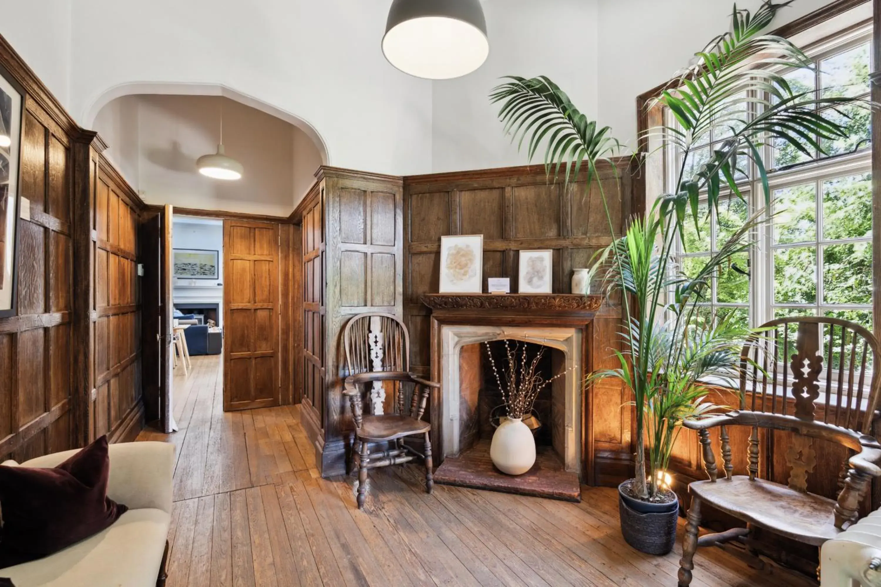 Facade/entrance in River Arts Club Facade/entrance in River Arts Club