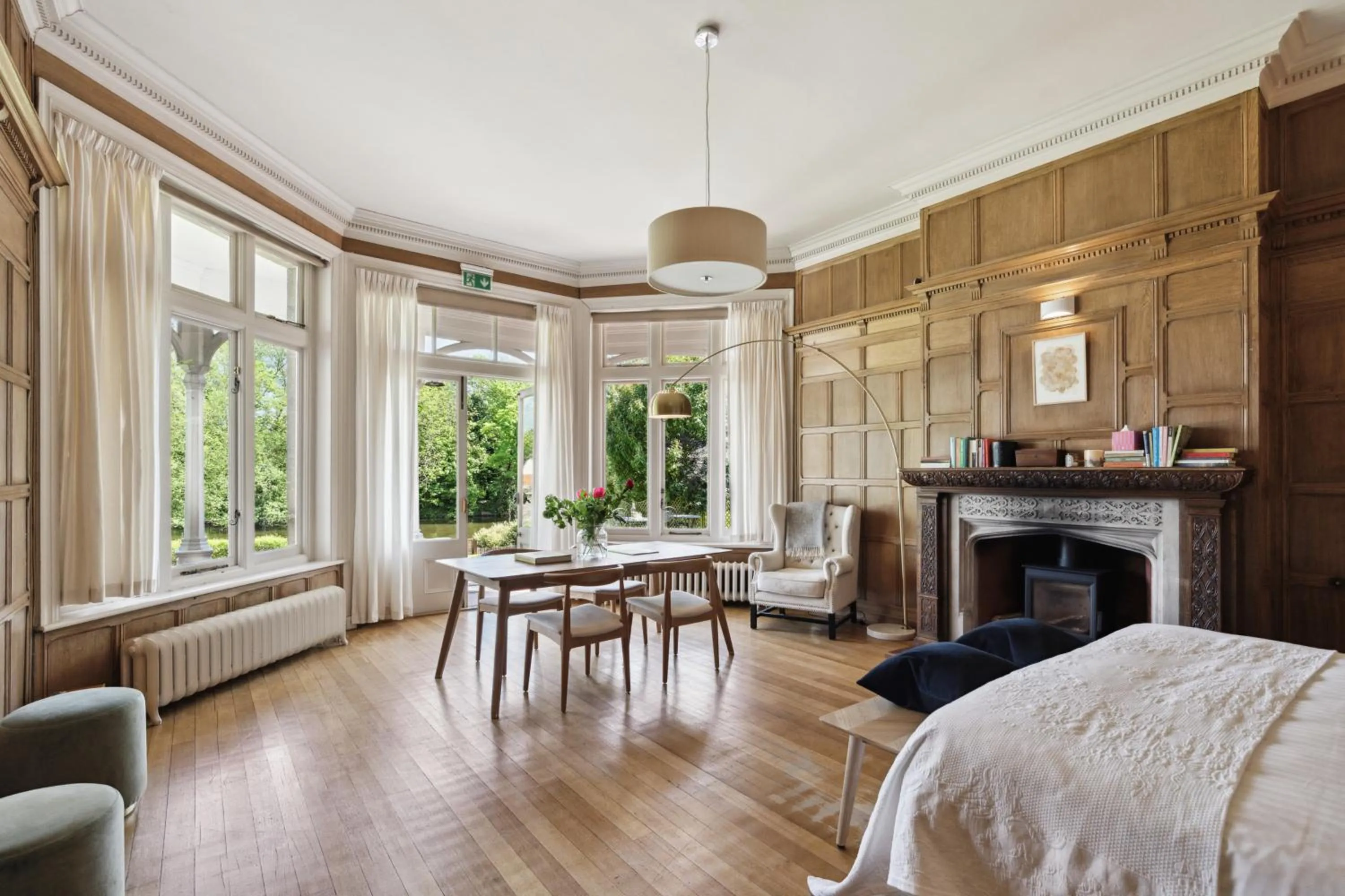 Bedroom, Bed in River Arts Club