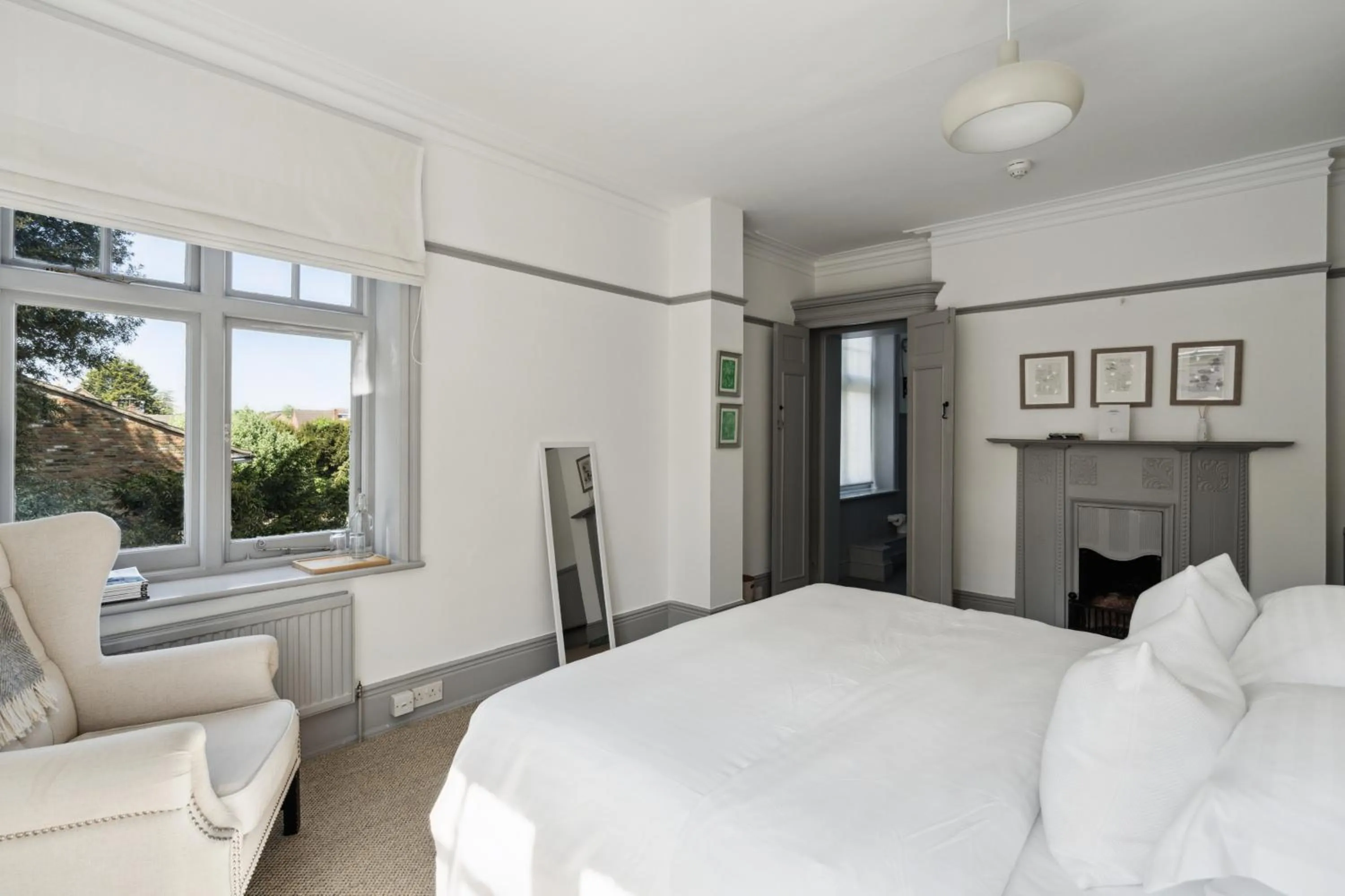 Bedroom, Bed in River Arts Club