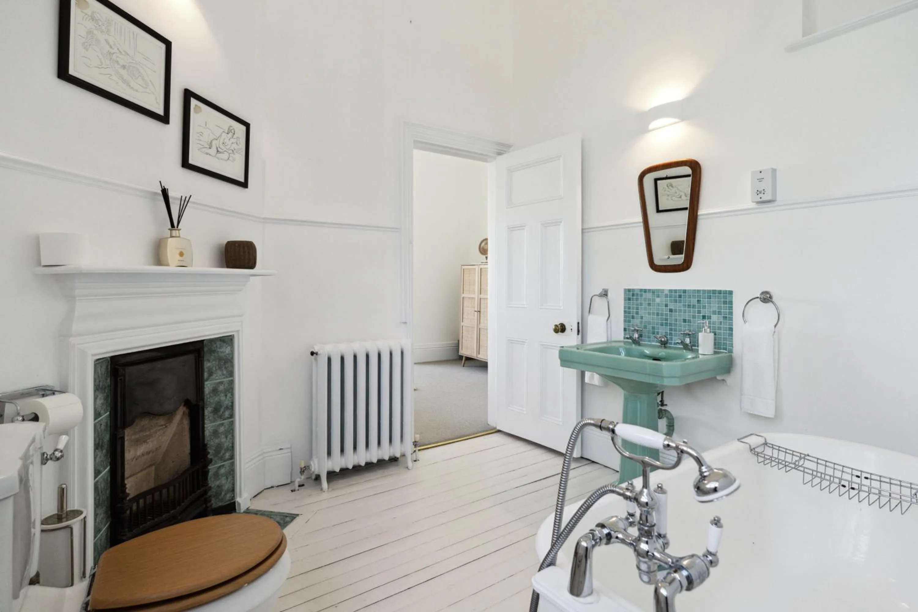 Bedroom in River Arts Club