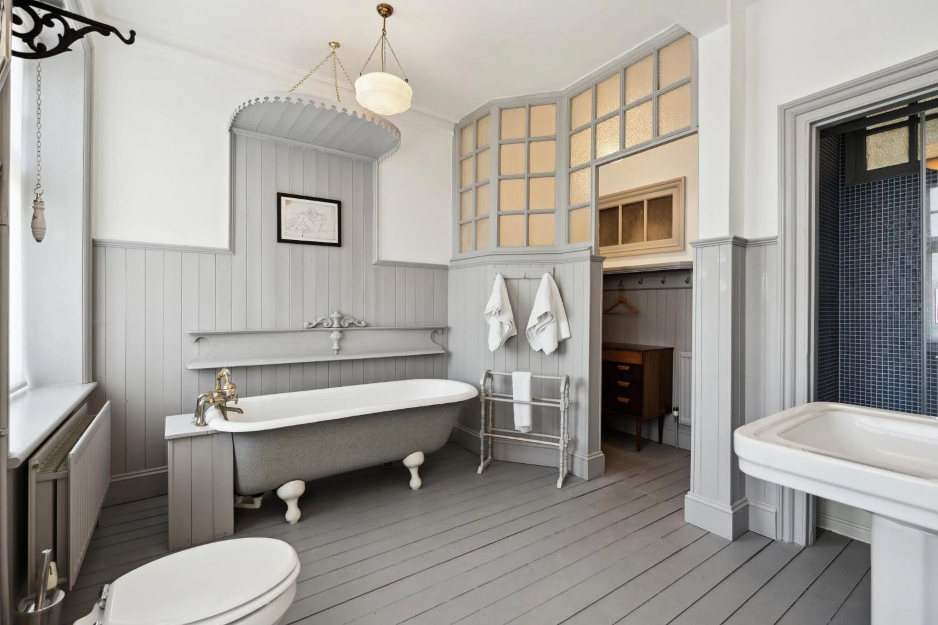 Bedroom in River Arts Club