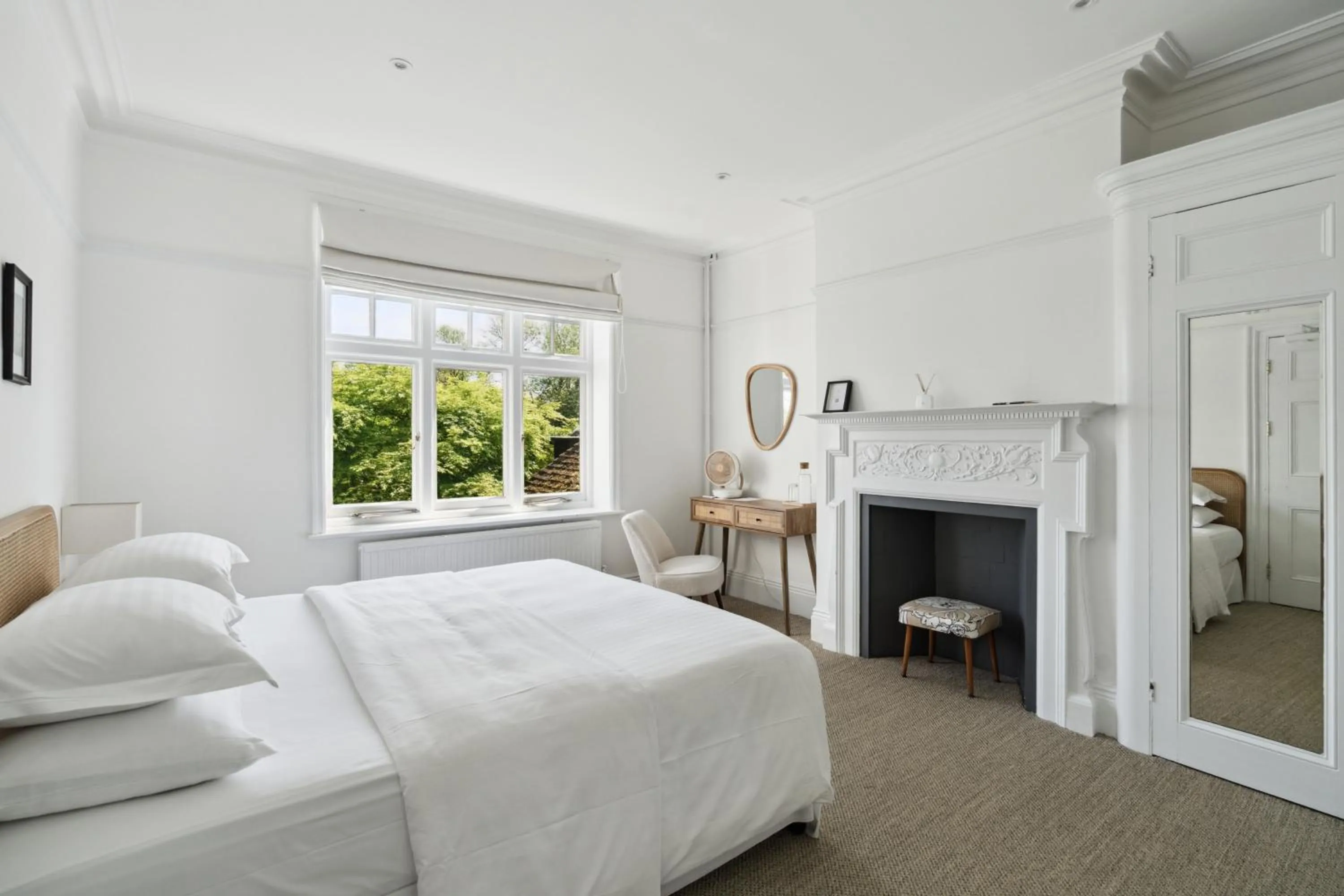 Bedroom, Bed in River Arts Club