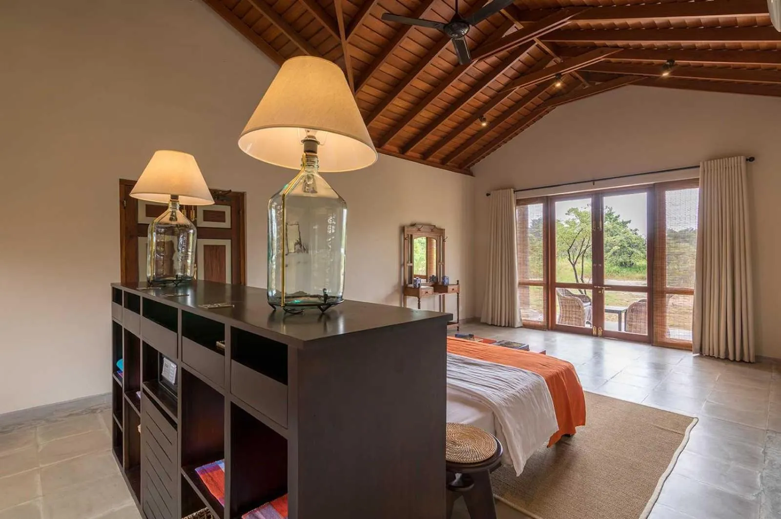 Photo of the whole room, Bed in Kumbukgaha Villa