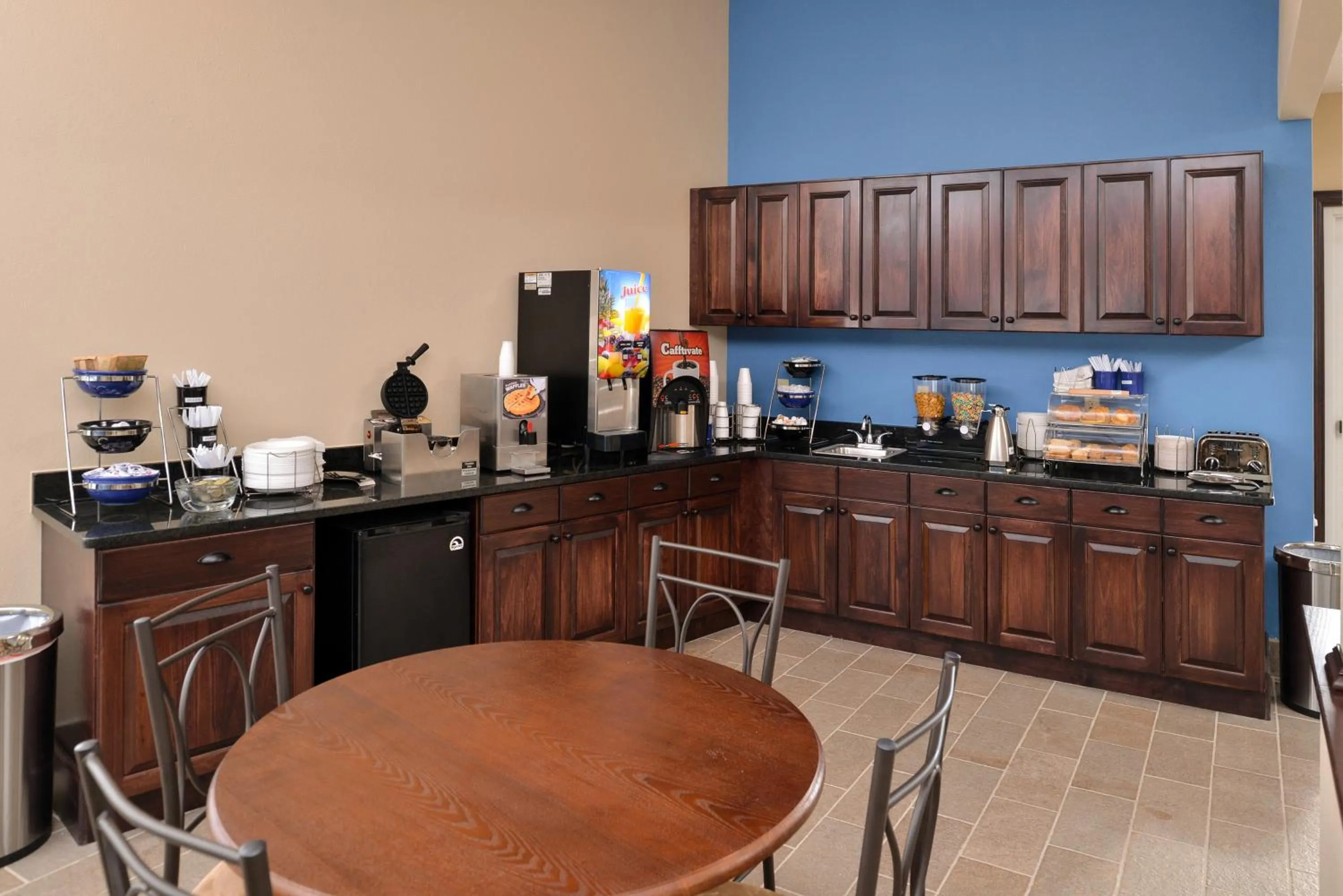 Continental breakfast in Americas Best Value Inn & Suites St Clairsville Wheeling