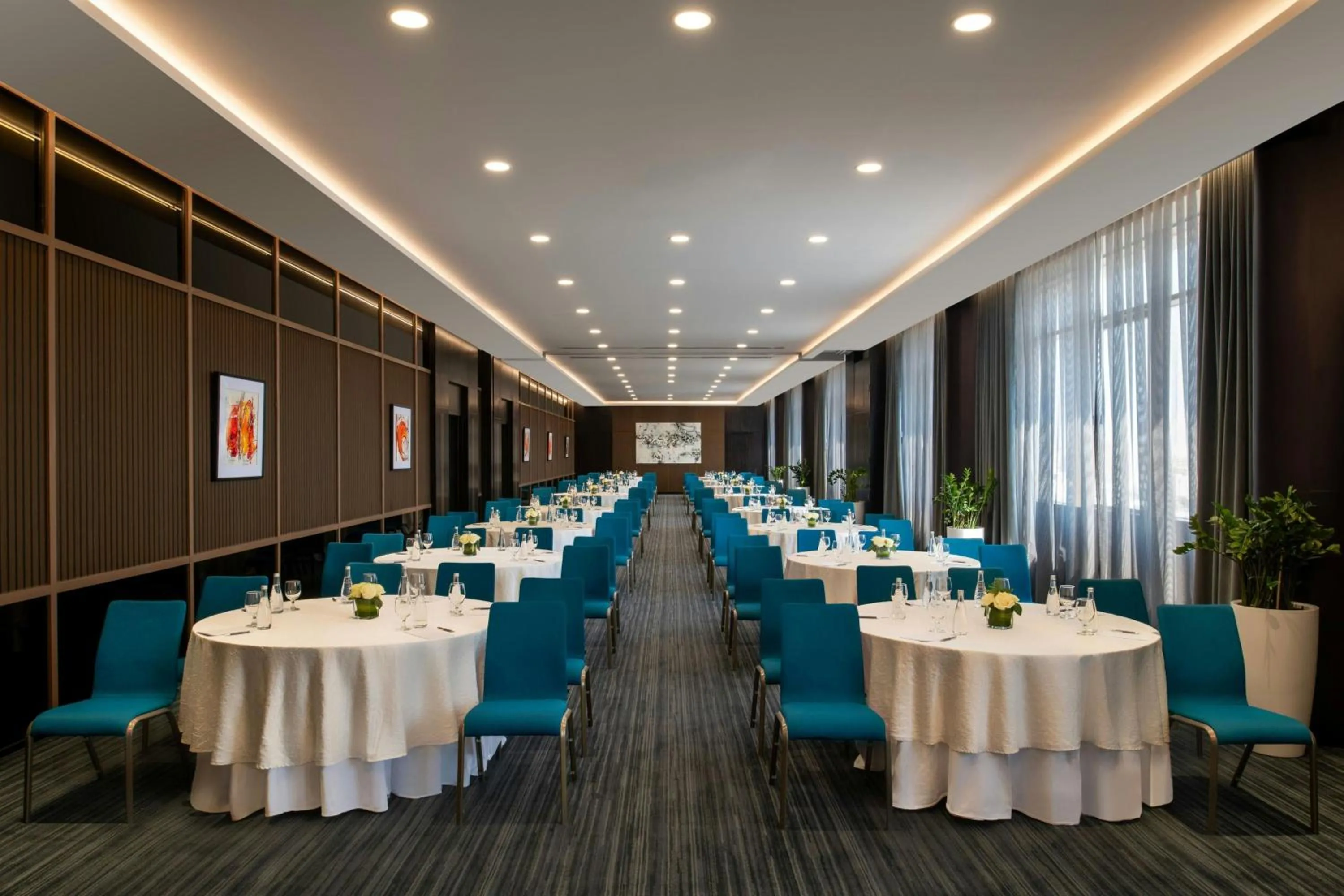 Lounge or bar in The Westin Doha Hotel & Spa