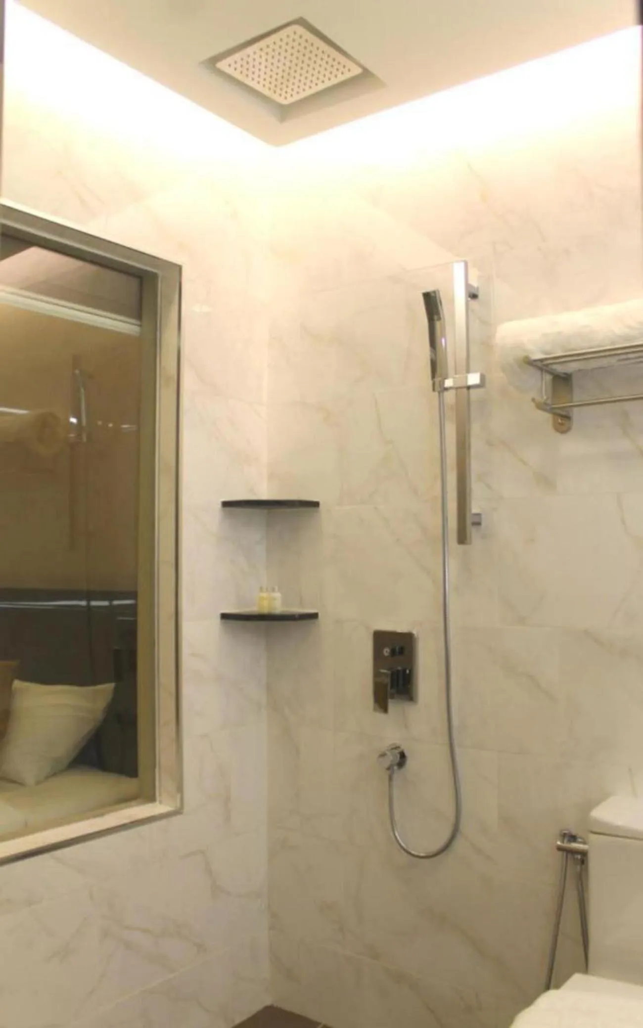 Bathroom in Geobay Hotel