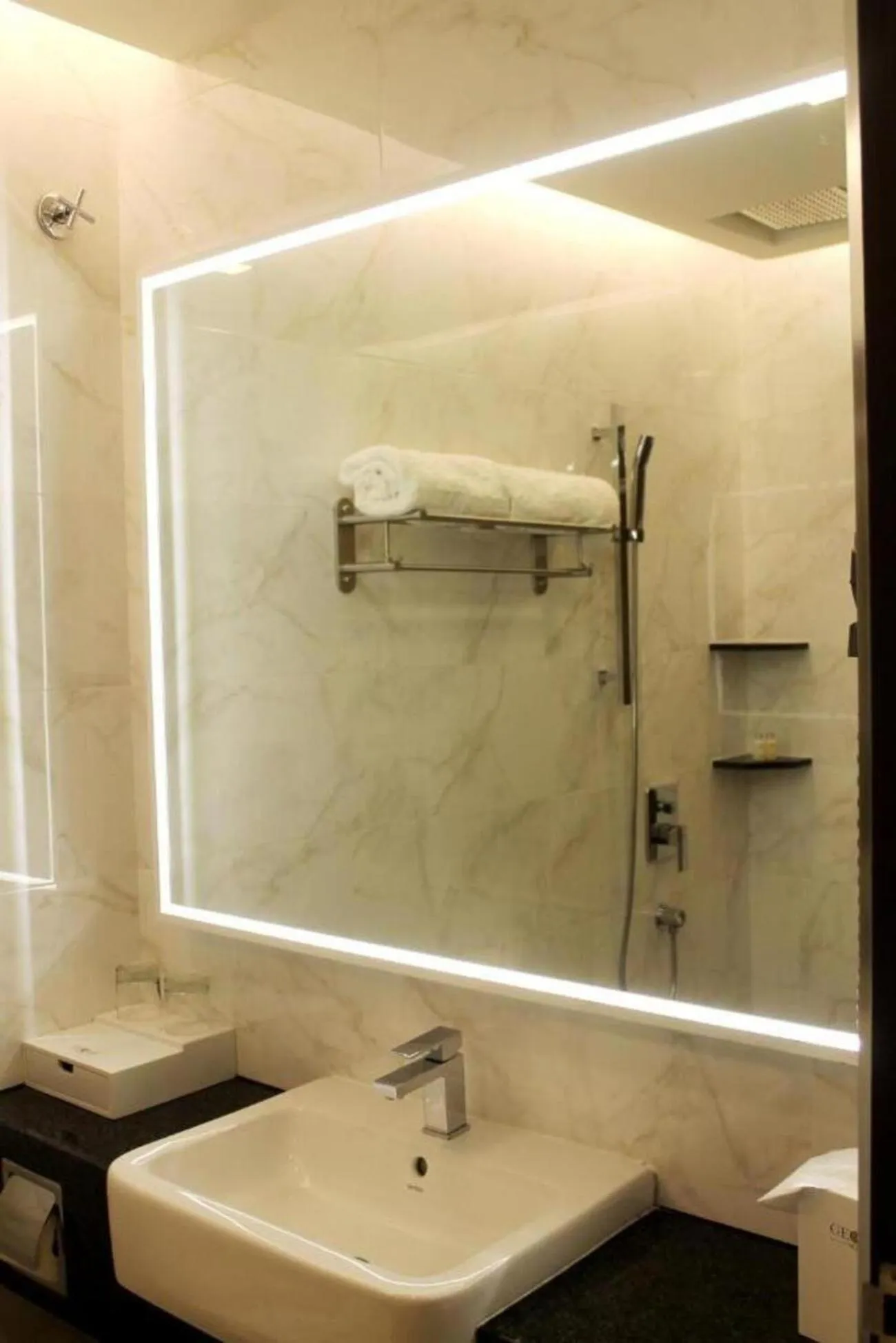 Toilet in Geobay Hotel