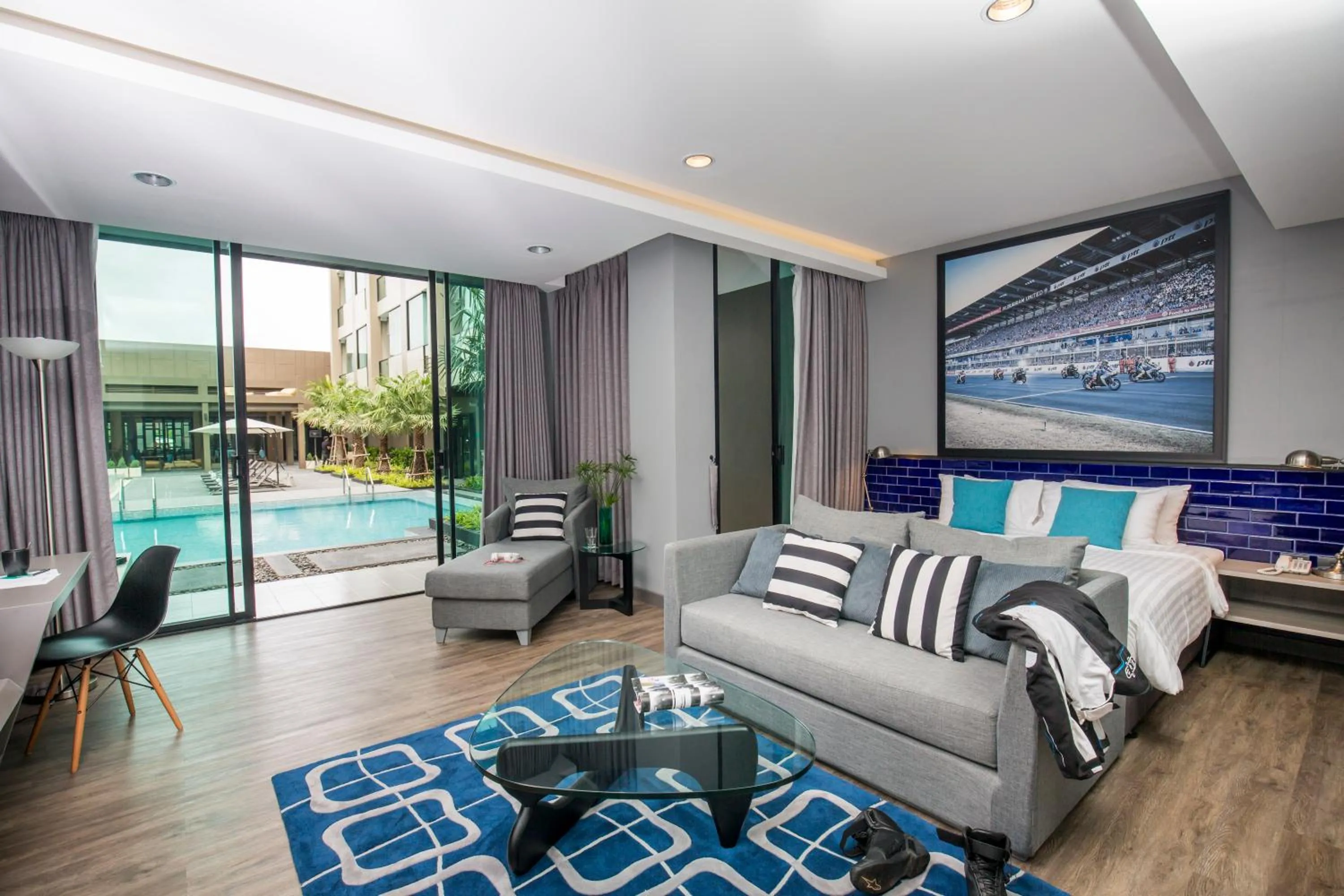 Patio in The Crystal Hotel Buriram - formerly X2 Vibe Buriram