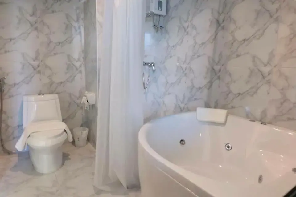 Bathroom in Hotel Chuan Chom The High Resort Saraburi - SHA Plus Bathroom in Hotel Chuan Chom The High Resort Saraburi - SHA Plus