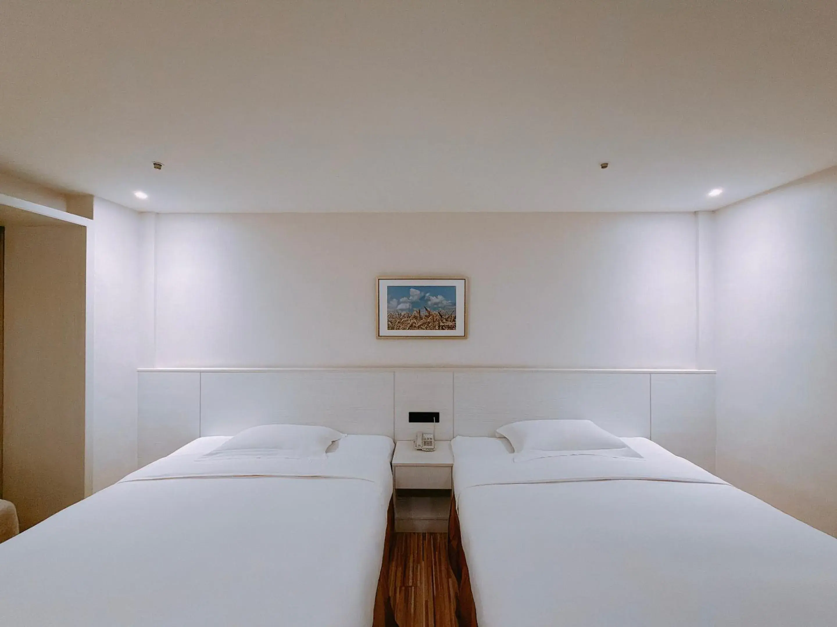 Deluxe Twin Room in Wemeet Hotel Deluxe Twin Room in Wemeet Hotel